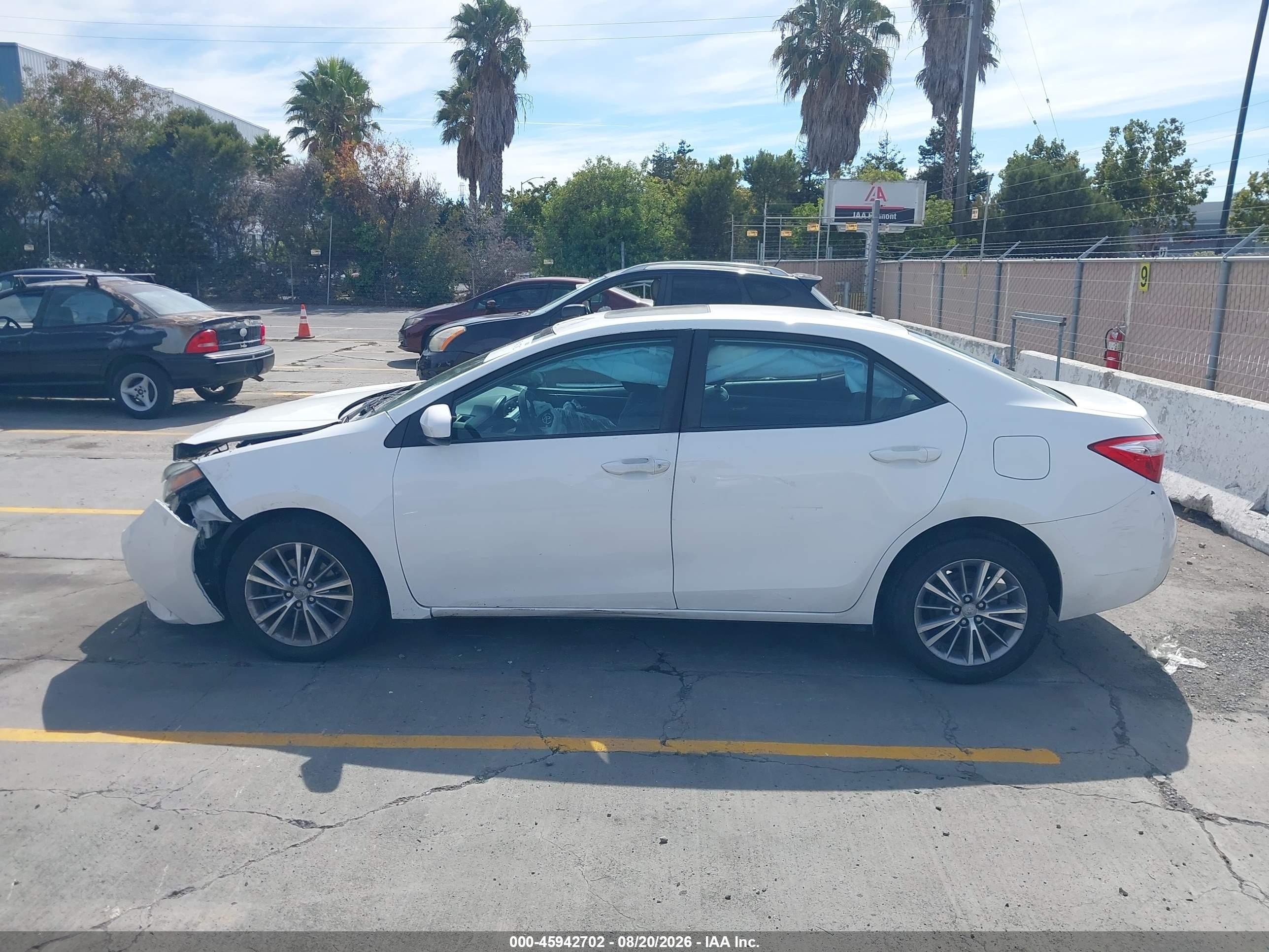 2014 Toyota Corolla Le Premium White vin: 5YFBURHEXEP033960