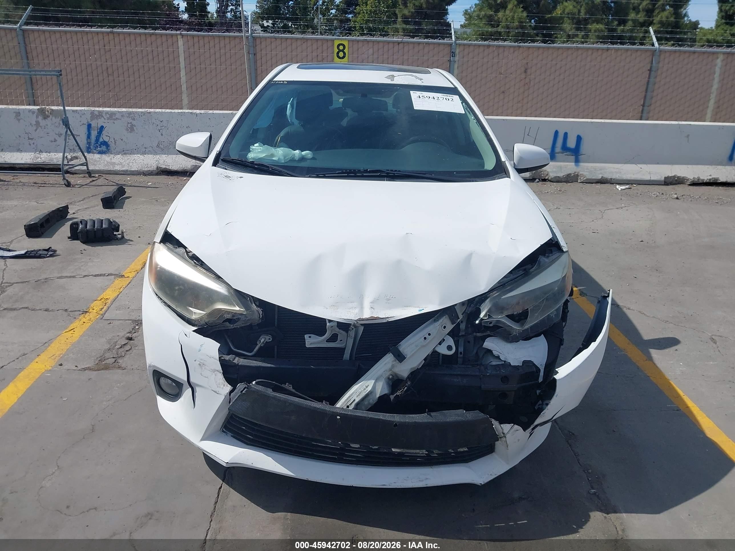 2014 Toyota Corolla Le Premium White vin: 5YFBURHEXEP033960