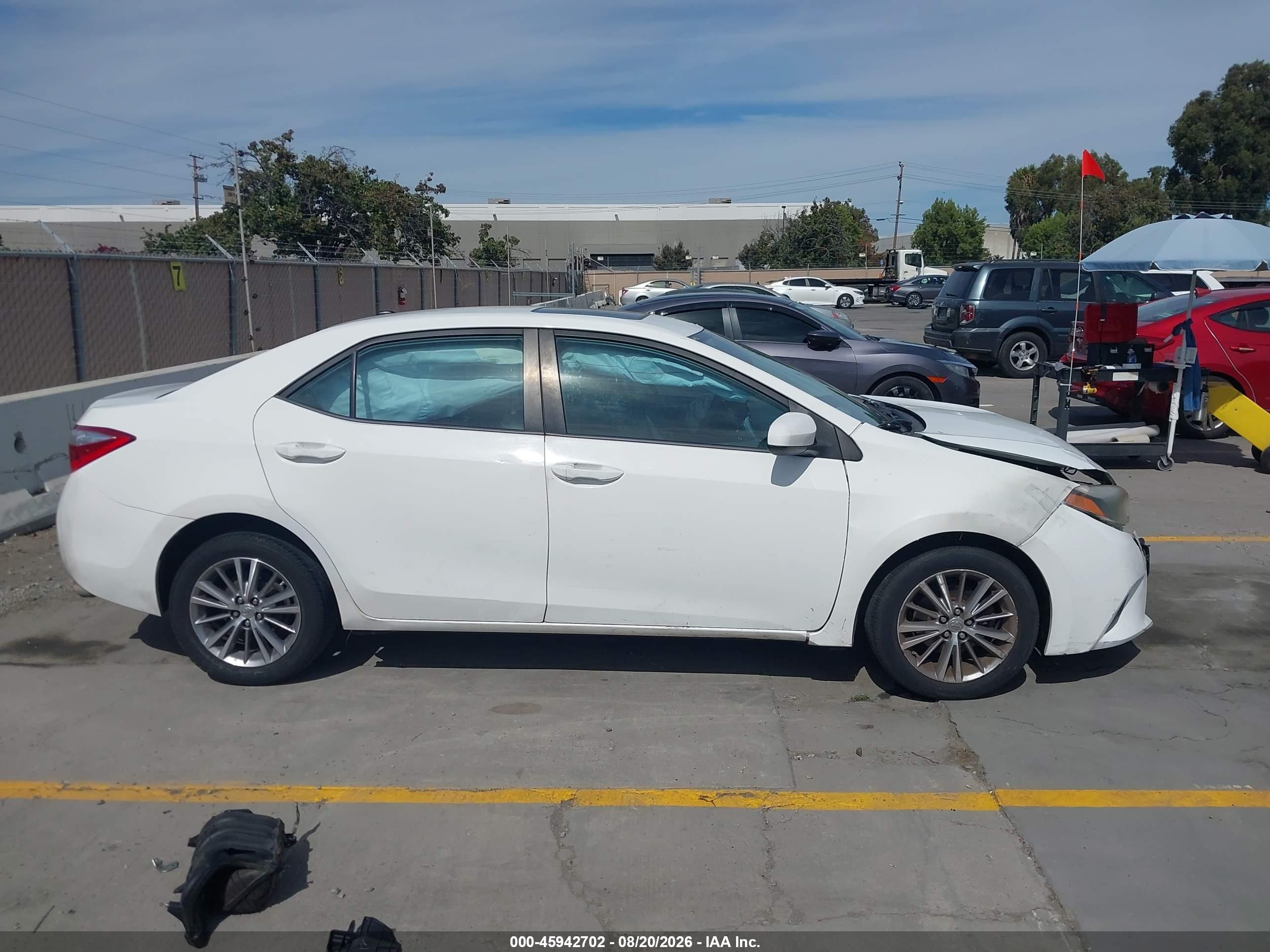 2014 Toyota Corolla Le Premium White vin: 5YFBURHEXEP033960