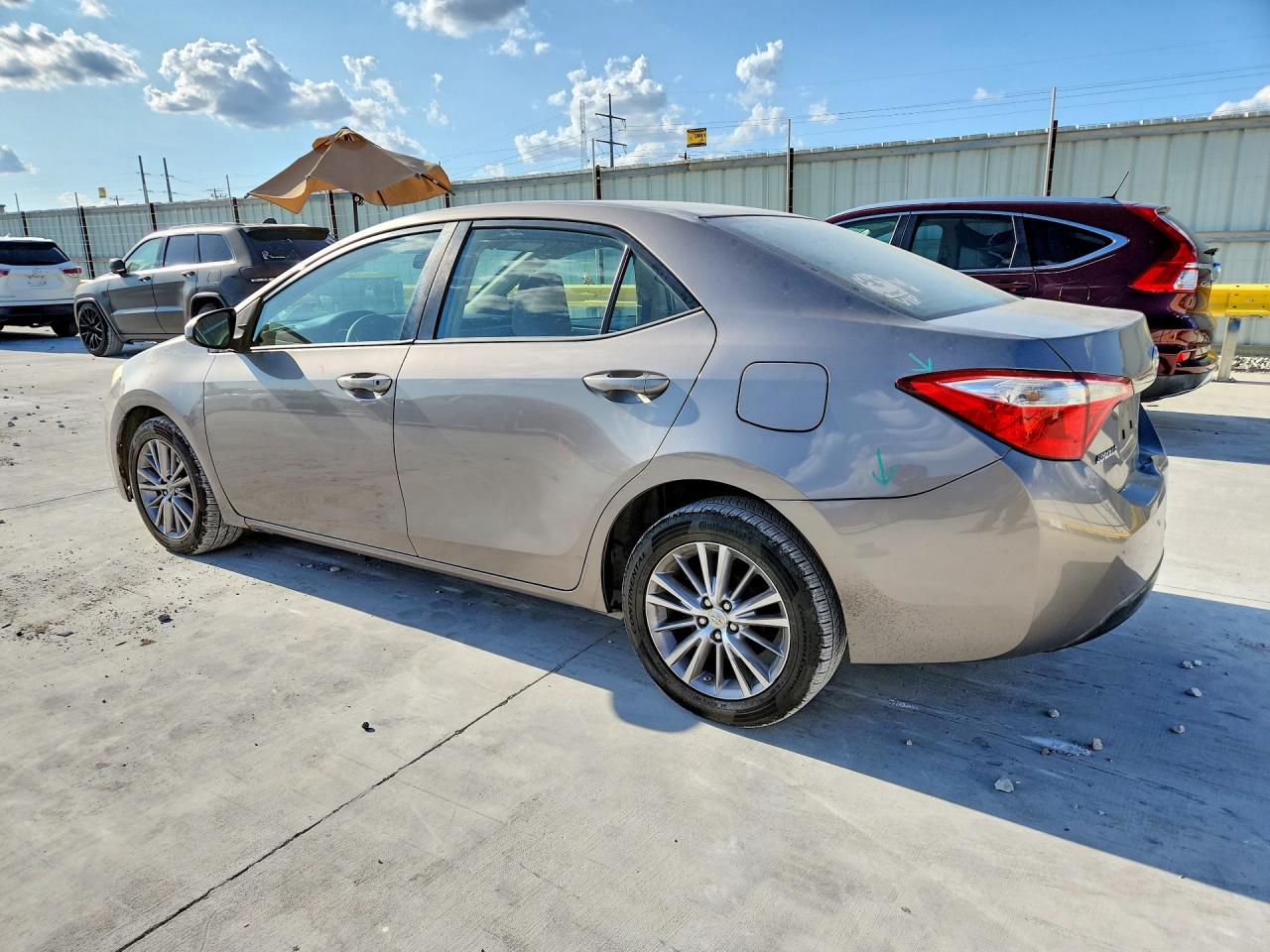 2014 Toyota Corolla Le Plus Silver vin: 5YFBURHEXEP044232