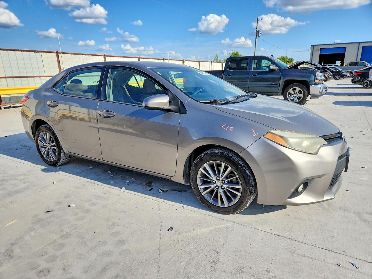2014 Toyota Corolla Le Plus Silver vin: 5YFBURHEXEP044232