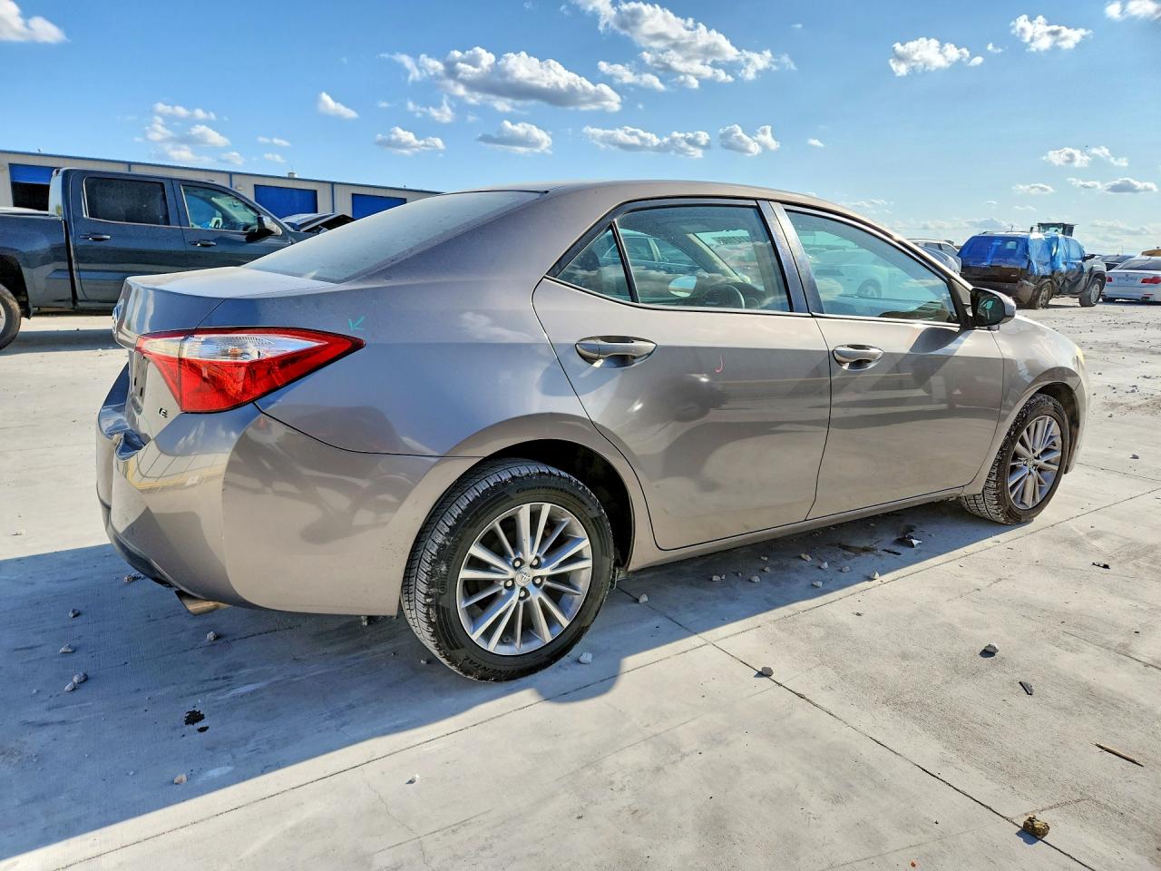 2014 Toyota Corolla Le Plus Silver vin: 5YFBURHEXEP044232