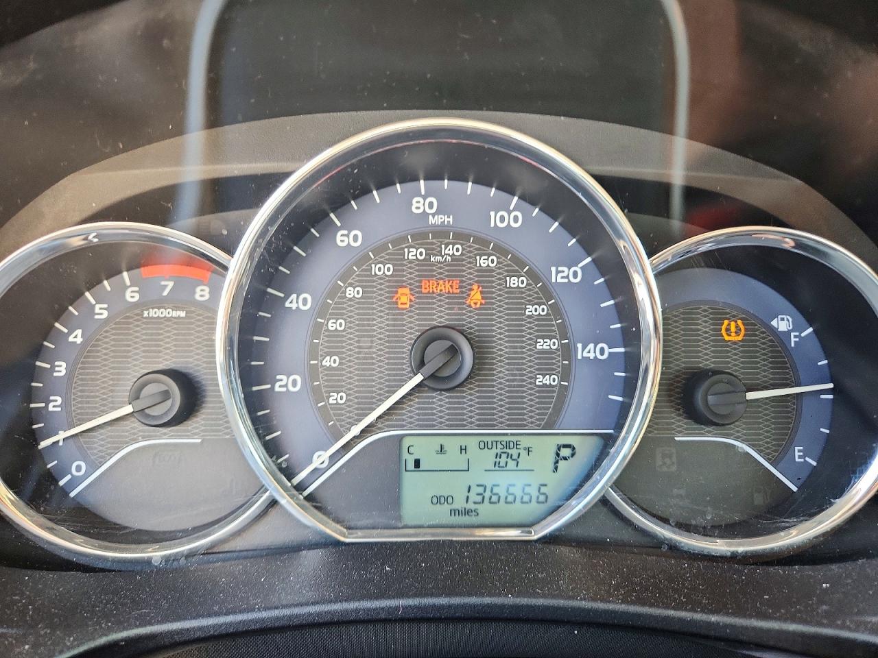 2014 Toyota Corolla Le Plus Silver vin: 5YFBURHEXEP044232