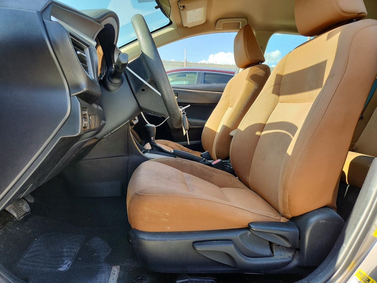 2014 Toyota Corolla Le Plus Silver vin: 5YFBURHEXEP044232