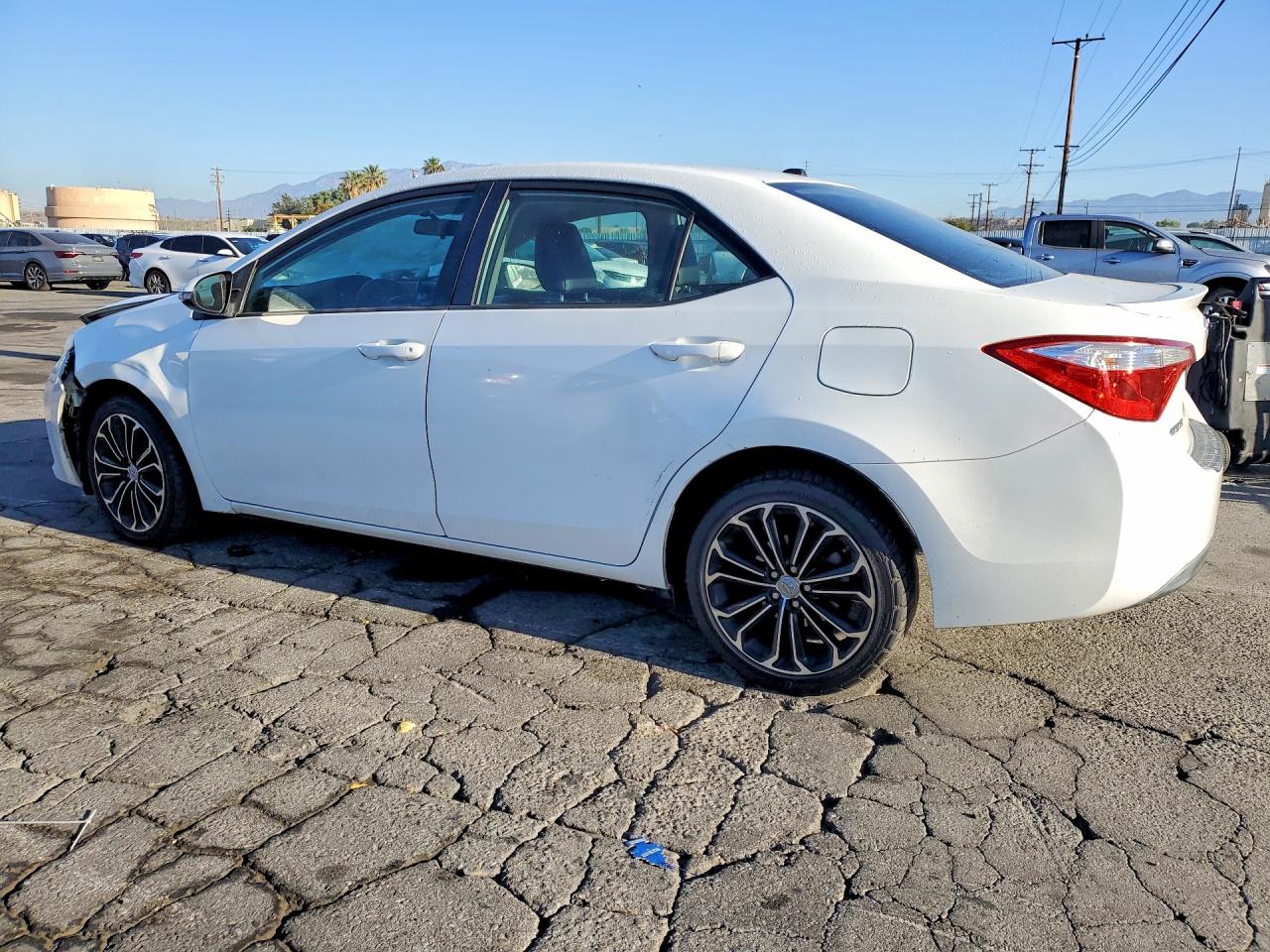2014 Toyota Corolla S Plus Белый vin: 5YFBURHEXEP070832