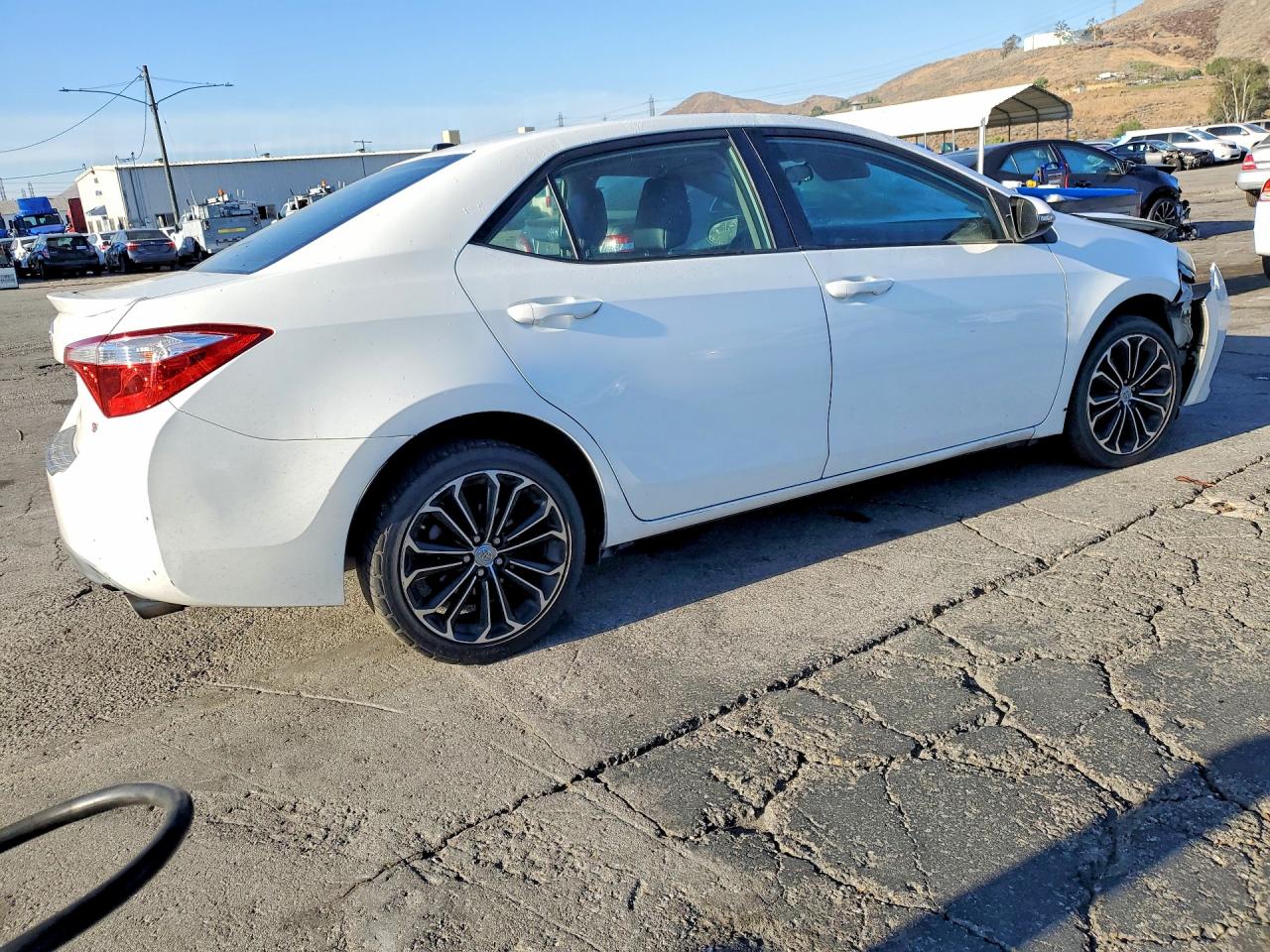2014 Toyota Corolla S Plus Белый vin: 5YFBURHEXEP070832