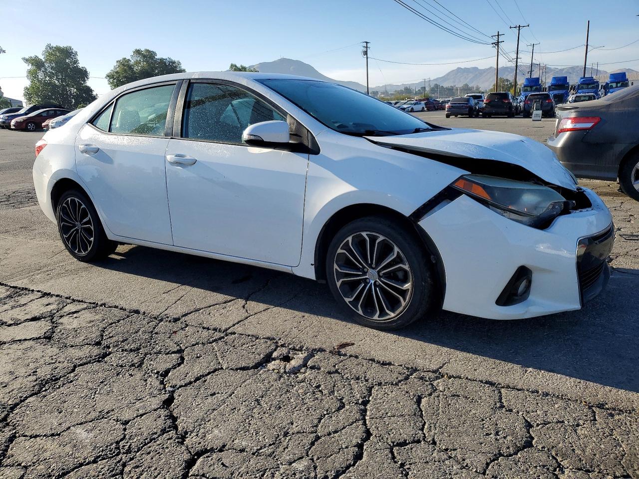 2014 Toyota Corolla S Plus Белый vin: 5YFBURHEXEP070832