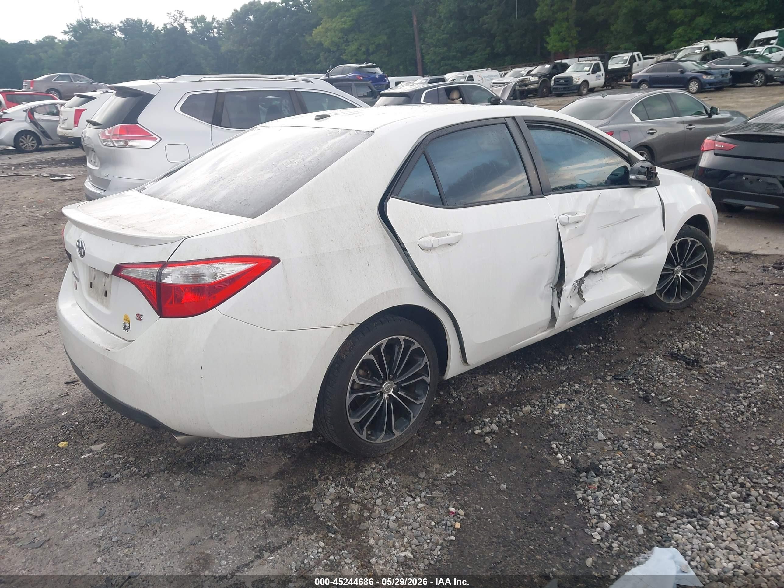 2014 Toyota Corolla S Plus White vin: 5YFBURHEXEP122704