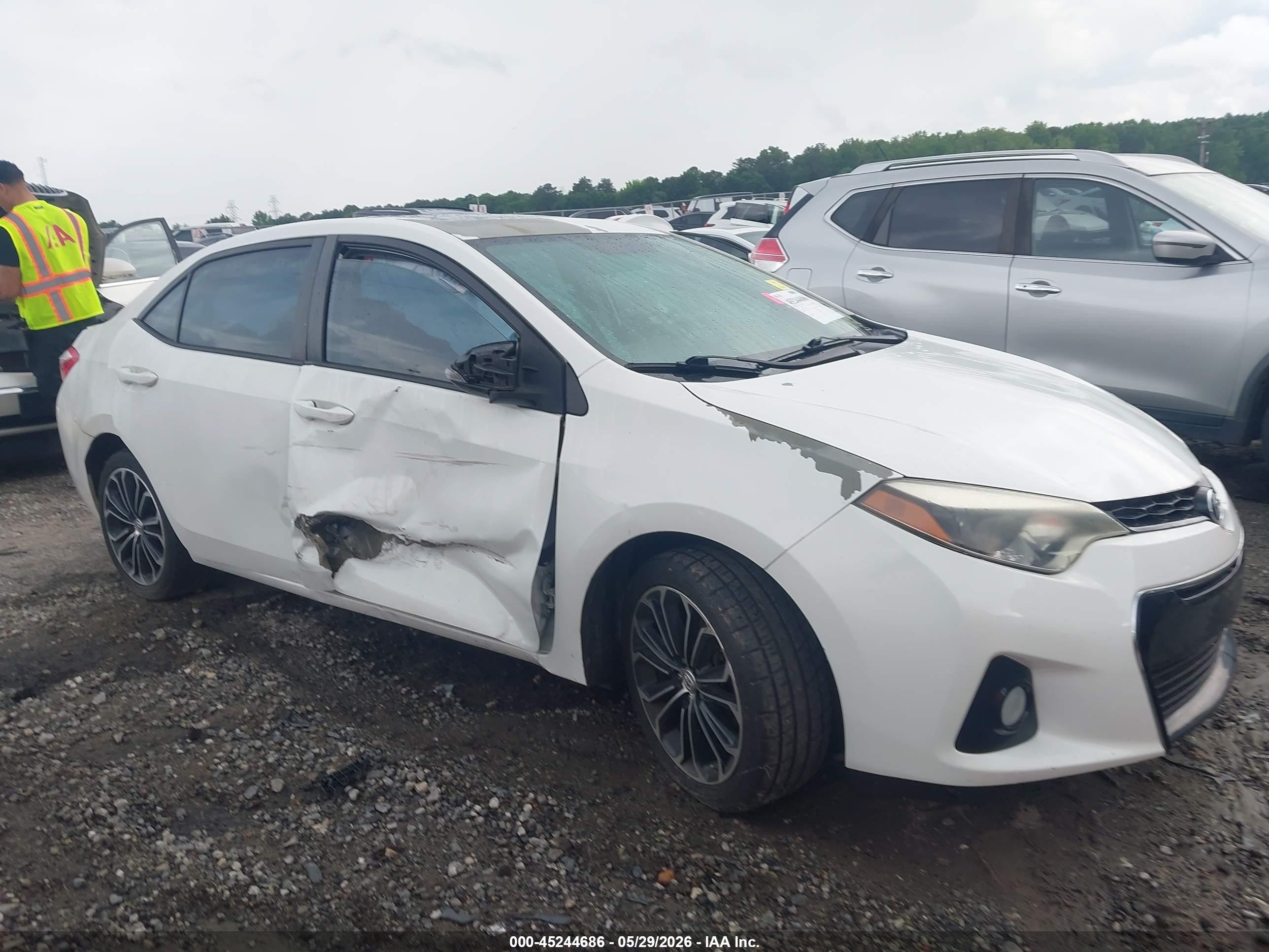 2014 Toyota Corolla S Plus White vin: 5YFBURHEXEP122704