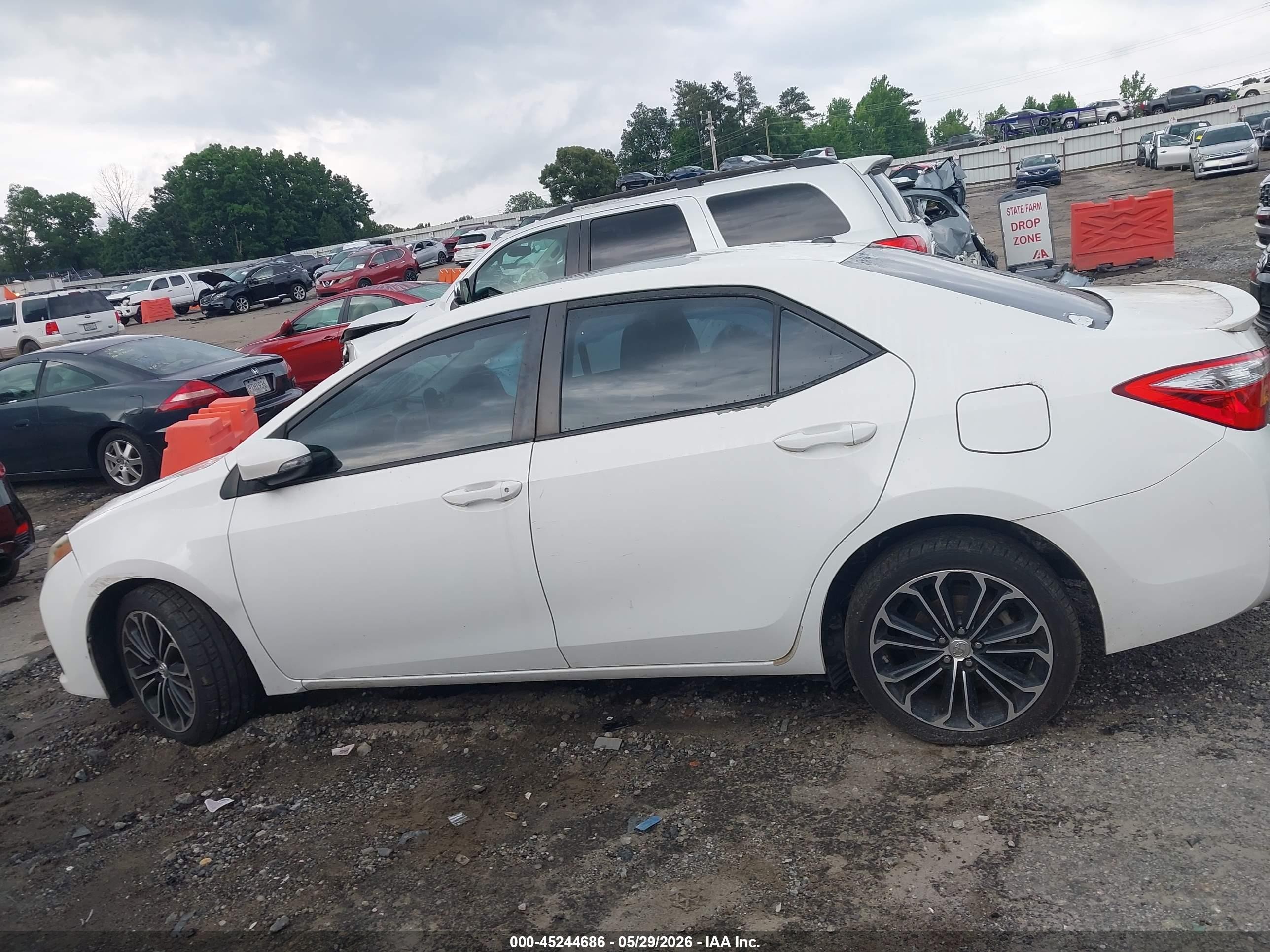 2014 Toyota Corolla S Plus White vin: 5YFBURHEXEP122704