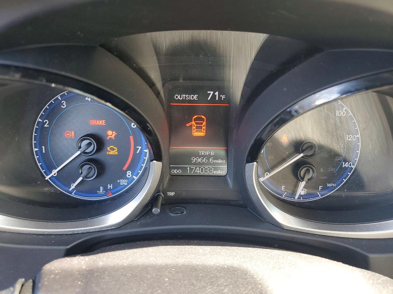 2014 Toyota Corolla S Plus Silver vin: 5YFBURHEXEP130432
