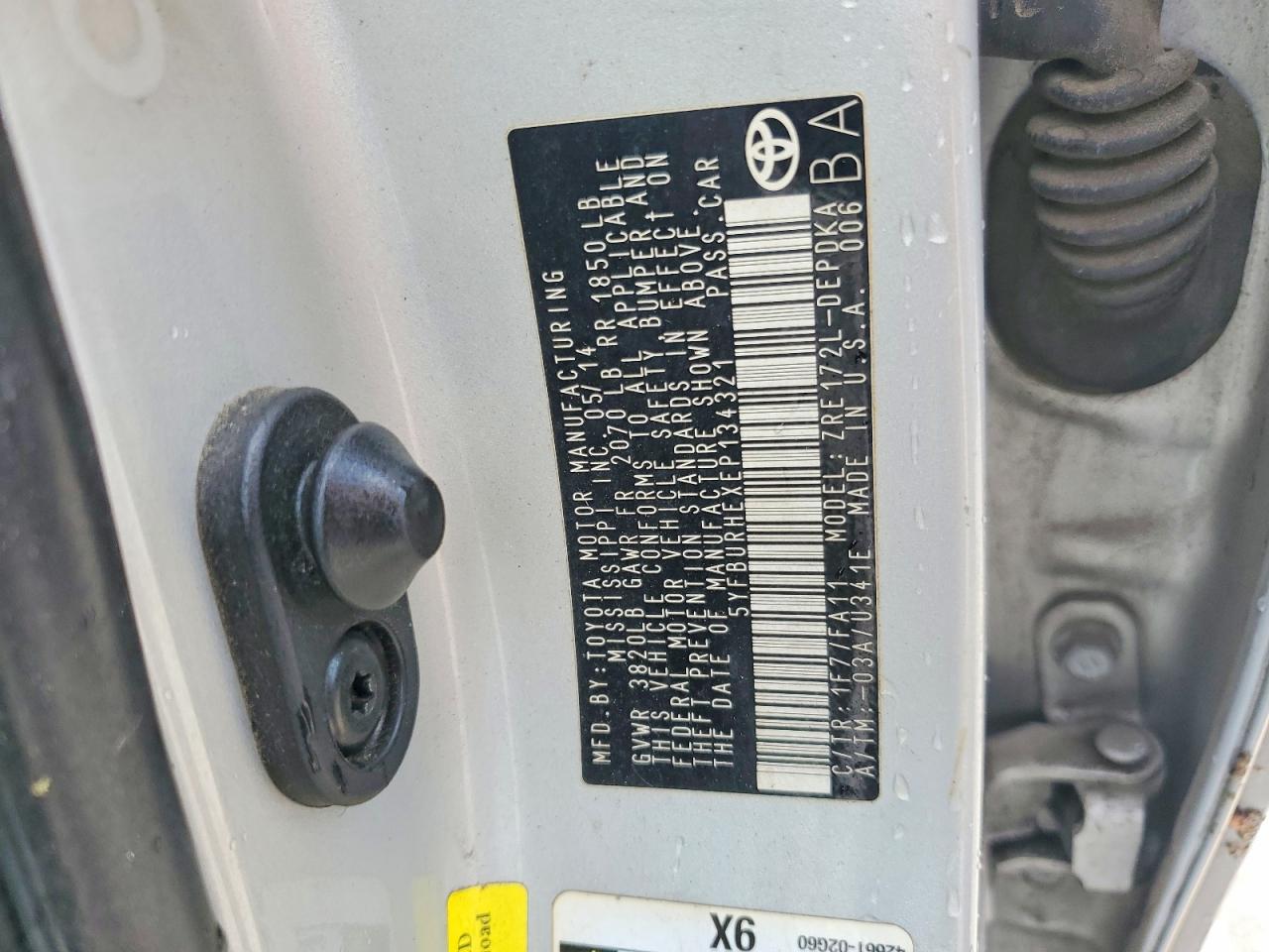 2014 Toyota Corolla L Silver vin: 5YFBURHEXEP134321