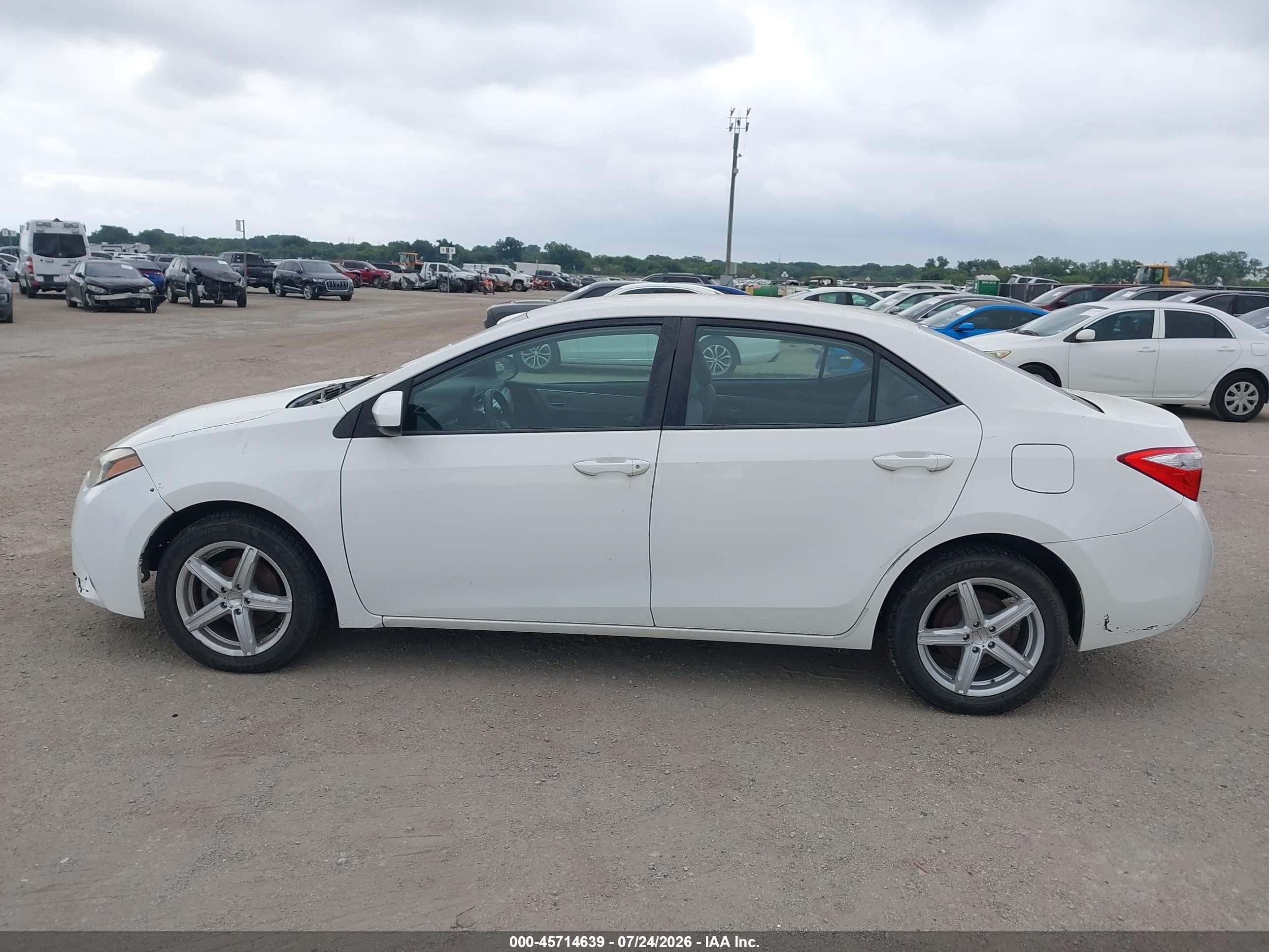 2014 Toyota Corolla Le White vin: 5YFBURHEXEP145349