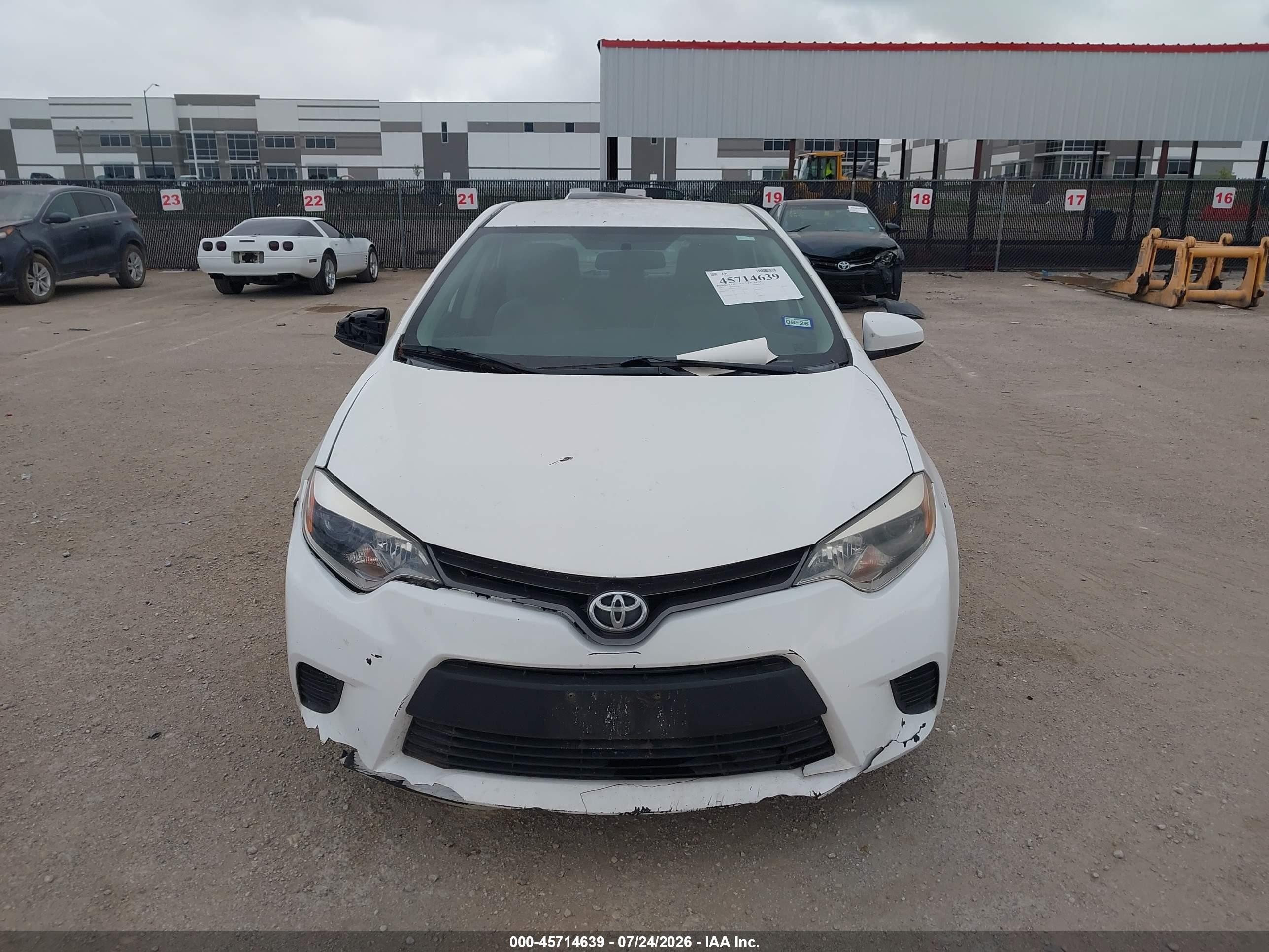 2014 Toyota Corolla Le White vin: 5YFBURHEXEP145349
