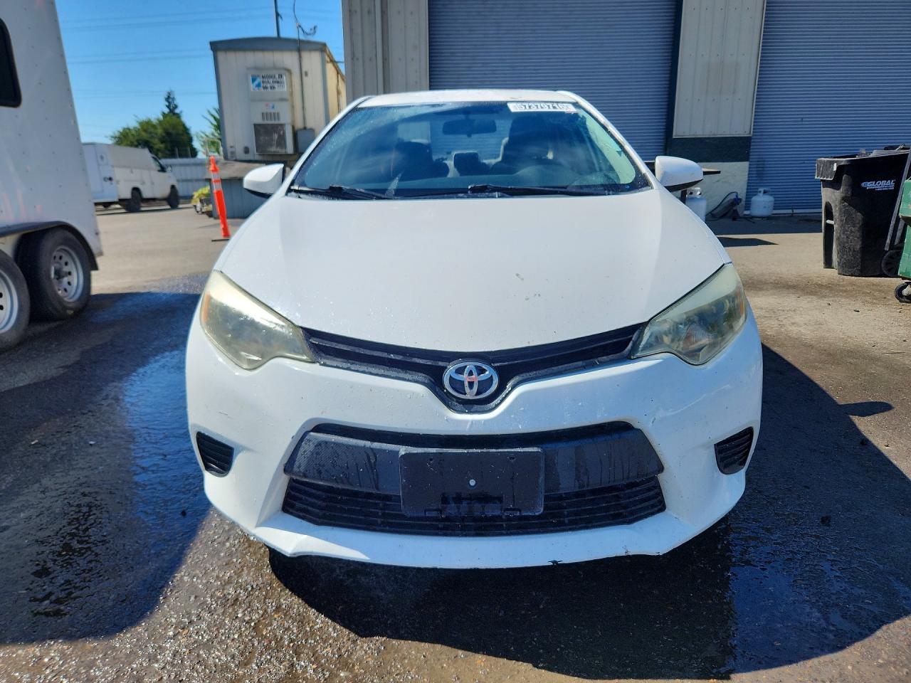2014 Toyota Corolla L White vin: 5YFBURHEXEP152561