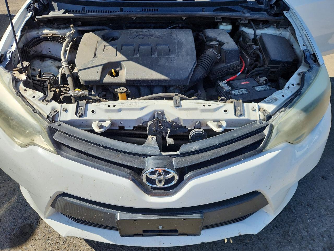 2014 Toyota Corolla L White vin: 5YFBURHEXEP152561