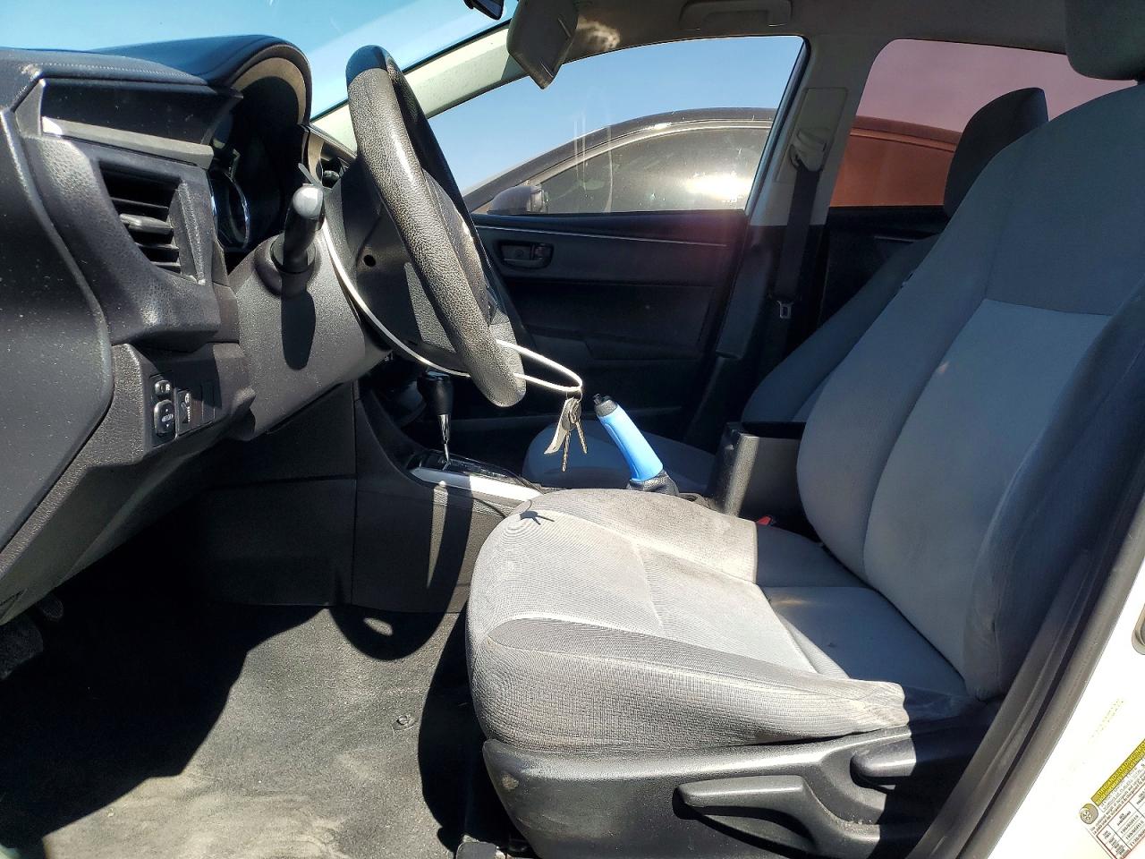 2014 Toyota Corolla L White vin: 5YFBURHEXEP152561
