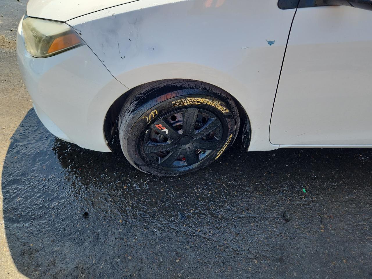 2014 Toyota Corolla L White vin: 5YFBURHEXEP152561 Damage: Left Front Fender, Chipped, 3