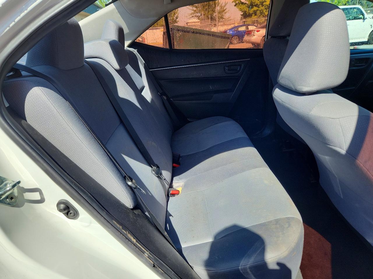 2014 Toyota Corolla L White vin: 5YFBURHEXEP152561