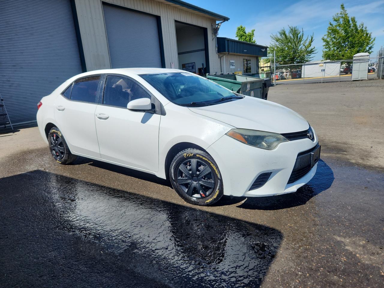 2014 Toyota Corolla L White vin: 5YFBURHEXEP152561 Damage: Right Front Tire, Worn, Replacement Required