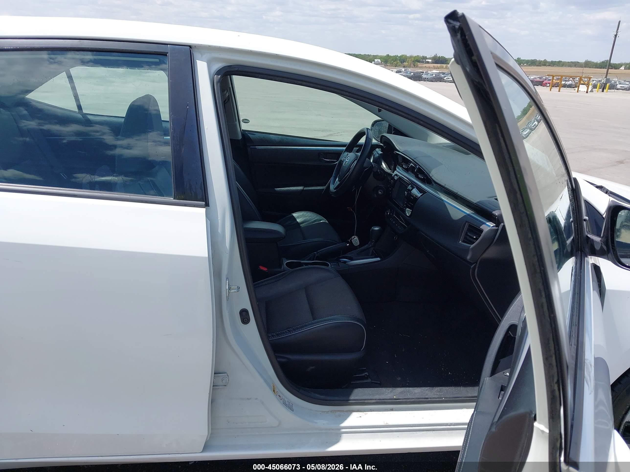 2014 Toyota Corolla S White vin: 5YFBURHEXEP176486