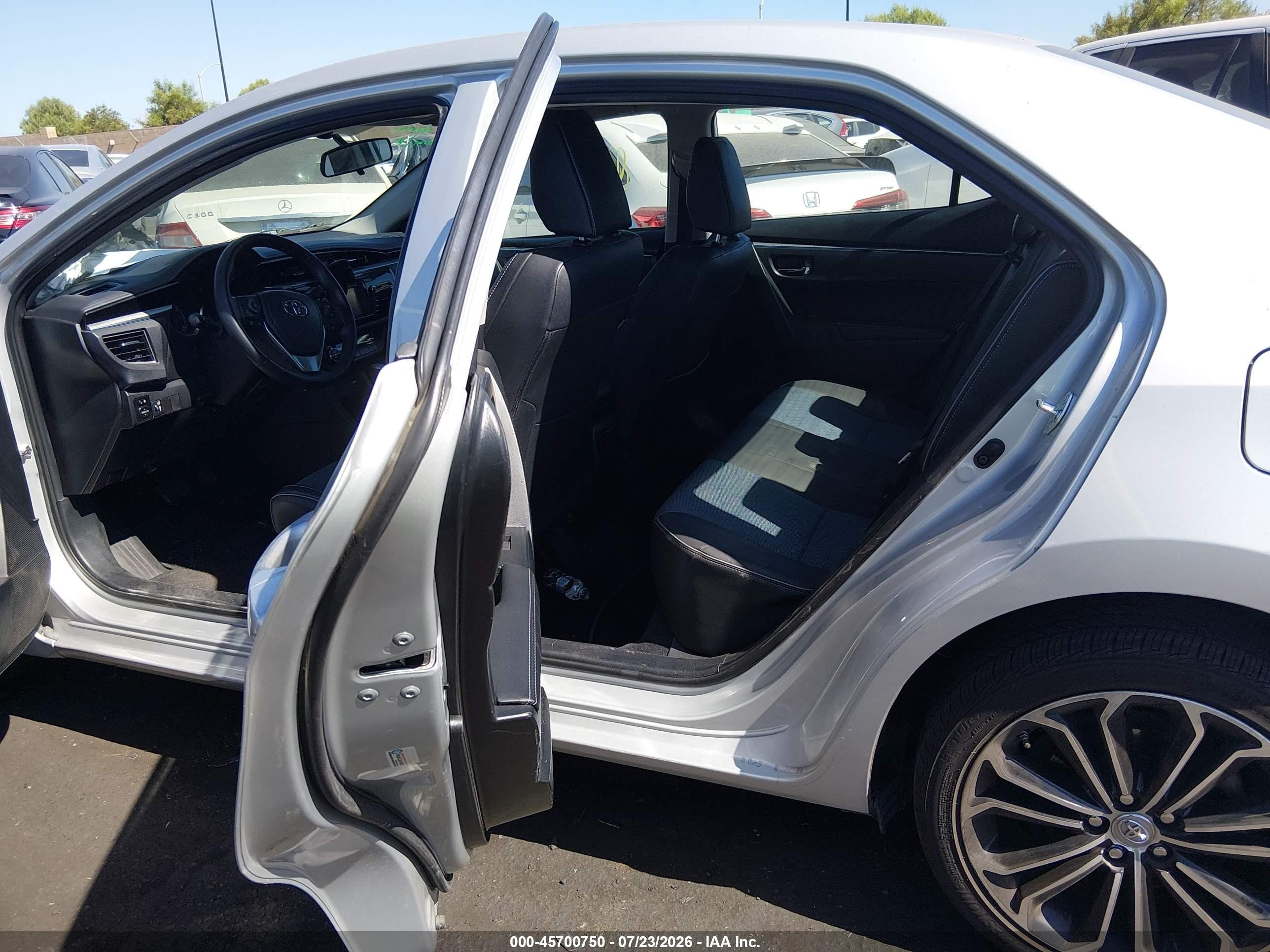 2015 Toyota Corolla S Plus Silver vin: 5YFBURHEXFP178479