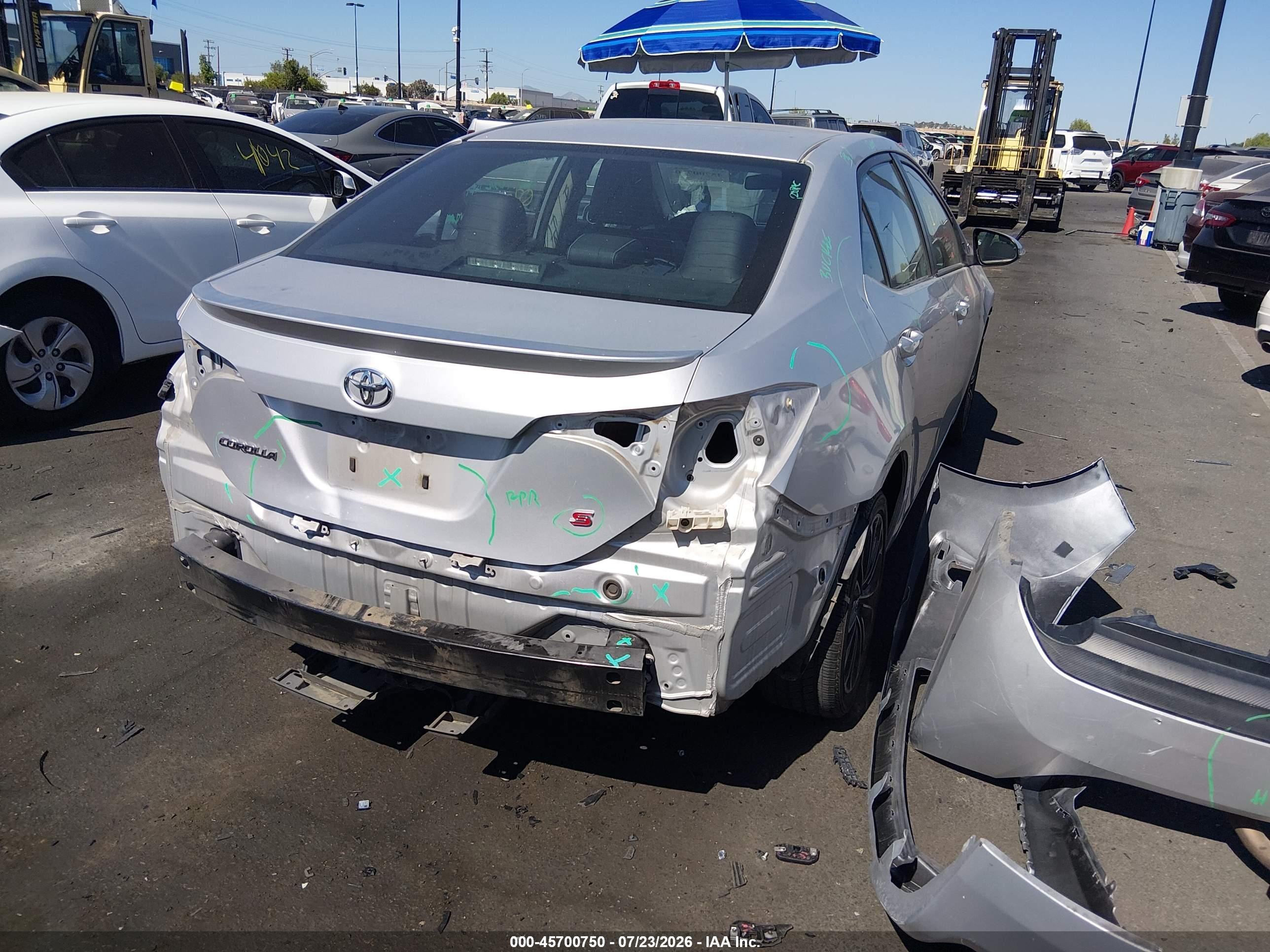 2015 Toyota Corolla S Plus Silver vin: 5YFBURHEXFP178479