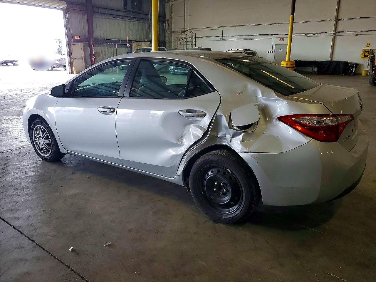 2015 Toyota Corolla L Серебряный vin: 5YFBURHEXFP198263
