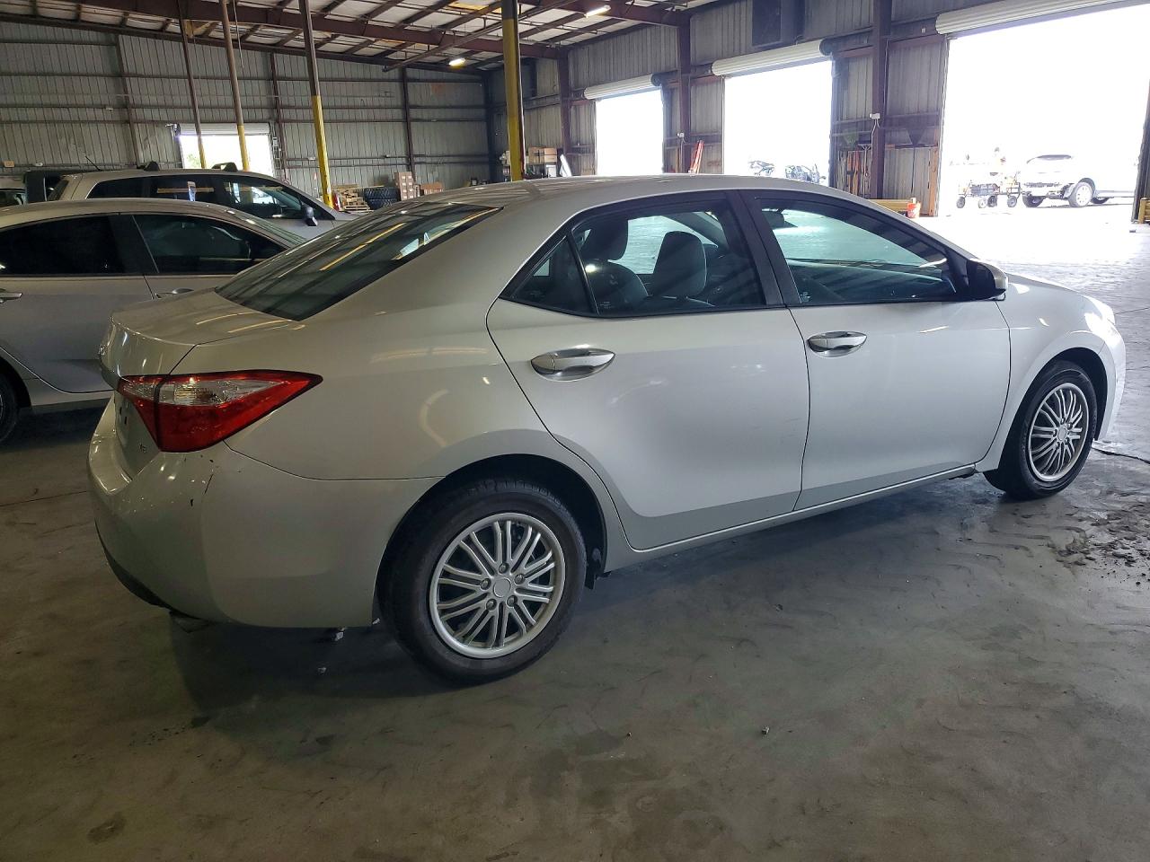 2015 Toyota Corolla L Серебряный vin: 5YFBURHEXFP198263