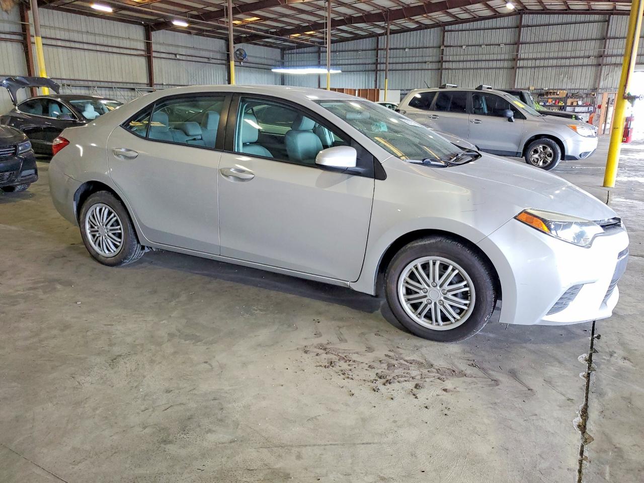 2015 Toyota Corolla L Серебряный vin: 5YFBURHEXFP198263