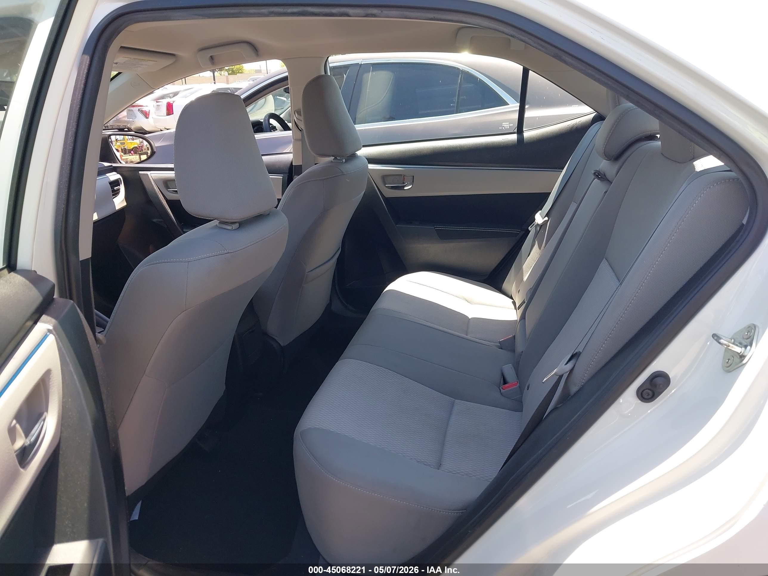 2015 Toyota Corolla Le Plus White vin: 5YFBURHEXFP210265