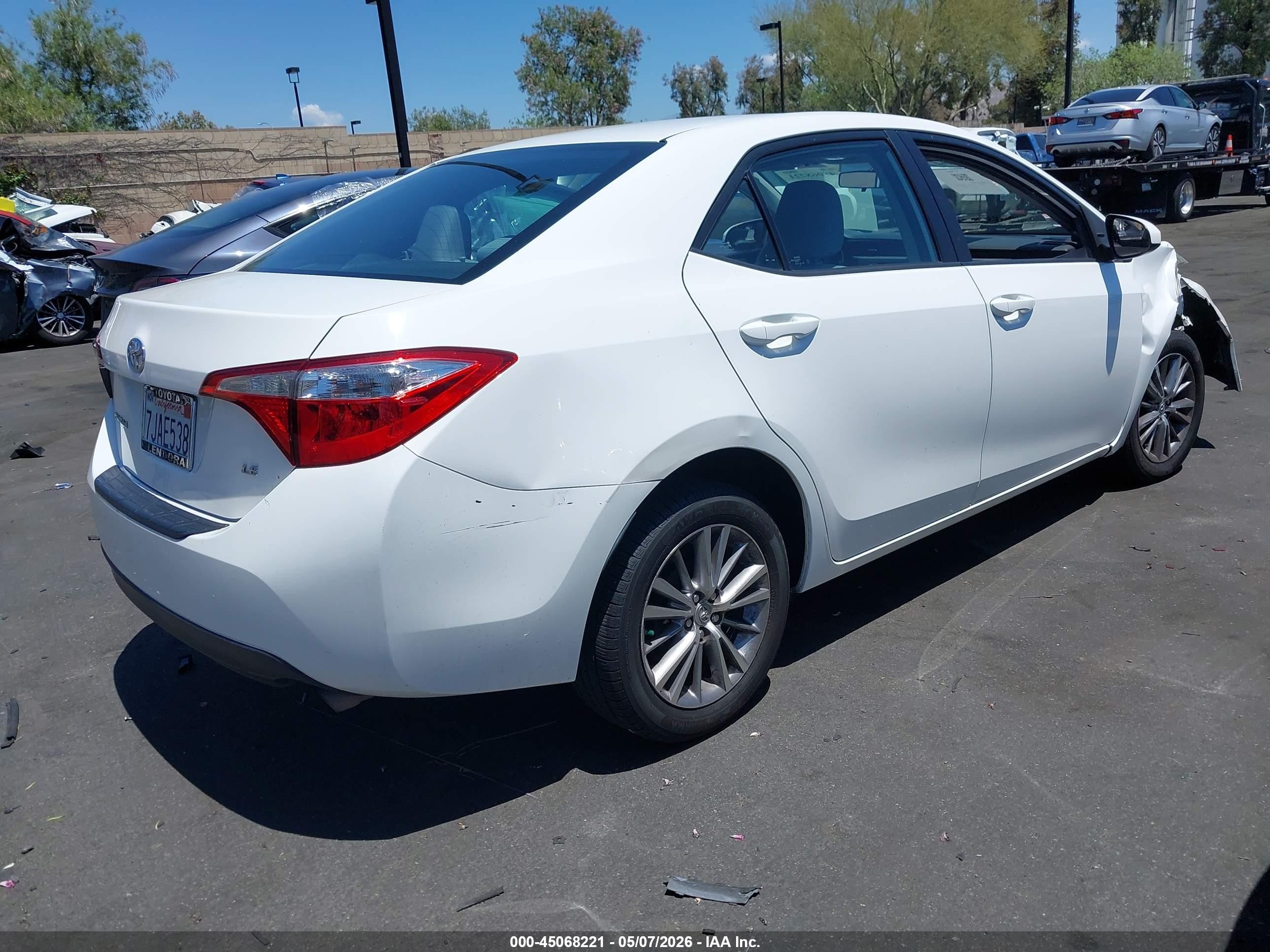 2015 Toyota Corolla Le Plus White vin: 5YFBURHEXFP210265