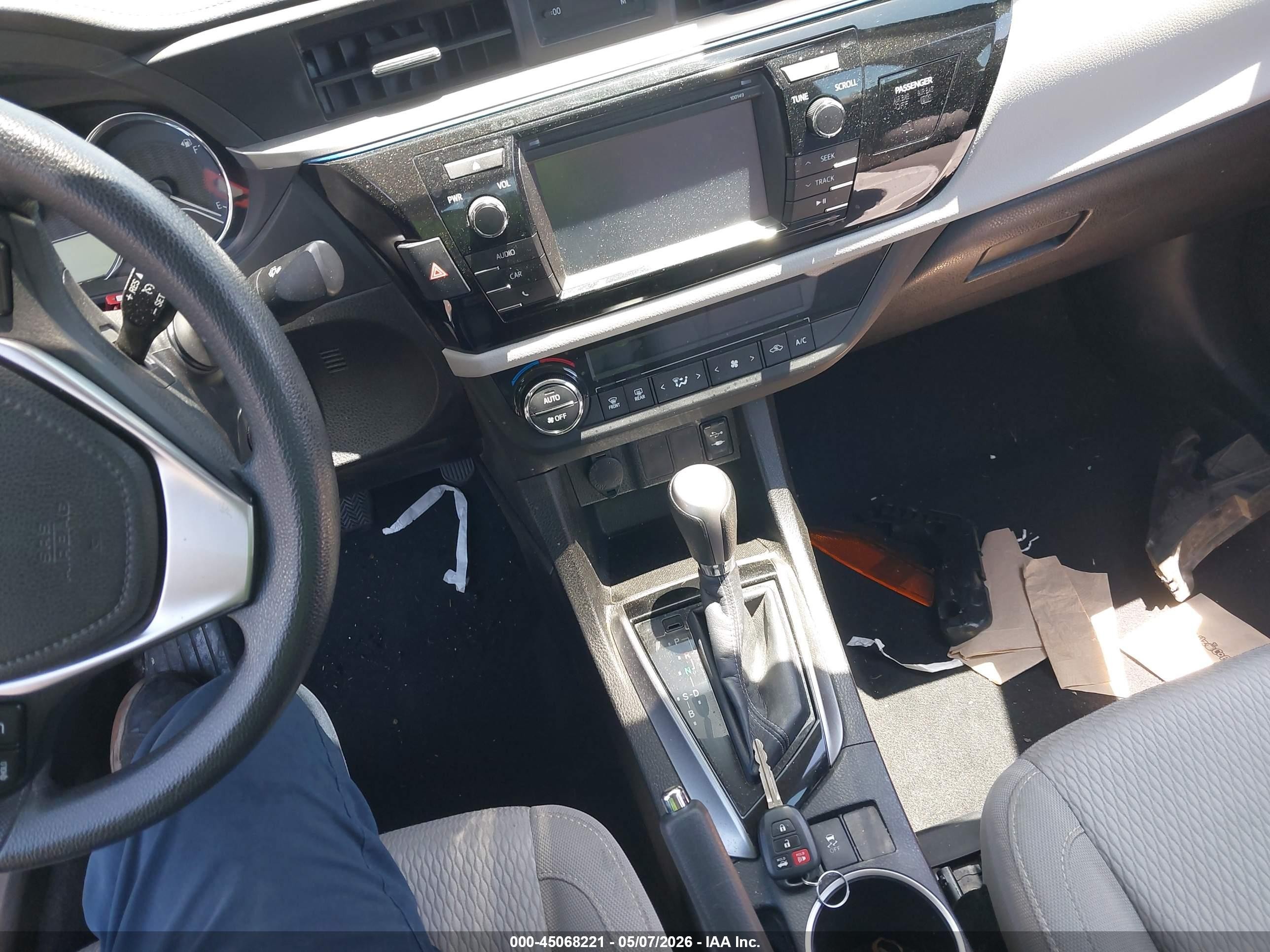 2015 Toyota Corolla Le Plus White vin: 5YFBURHEXFP210265