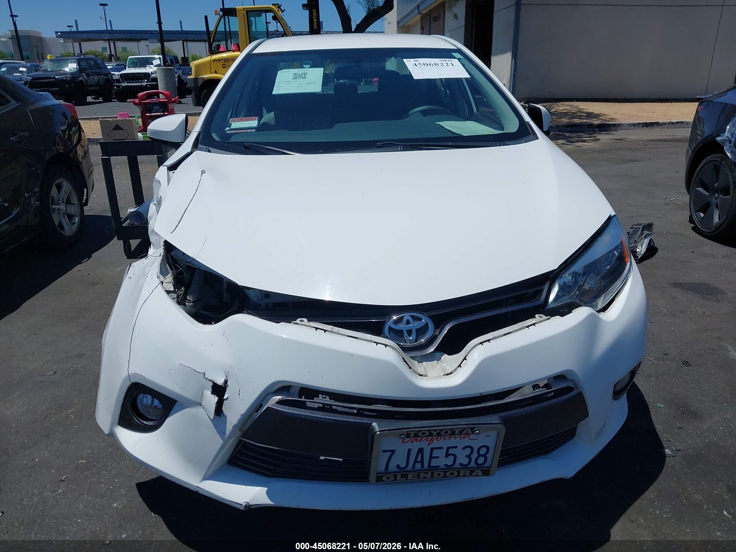 2015 Toyota Corolla Le Plus White vin: 5YFBURHEXFP210265