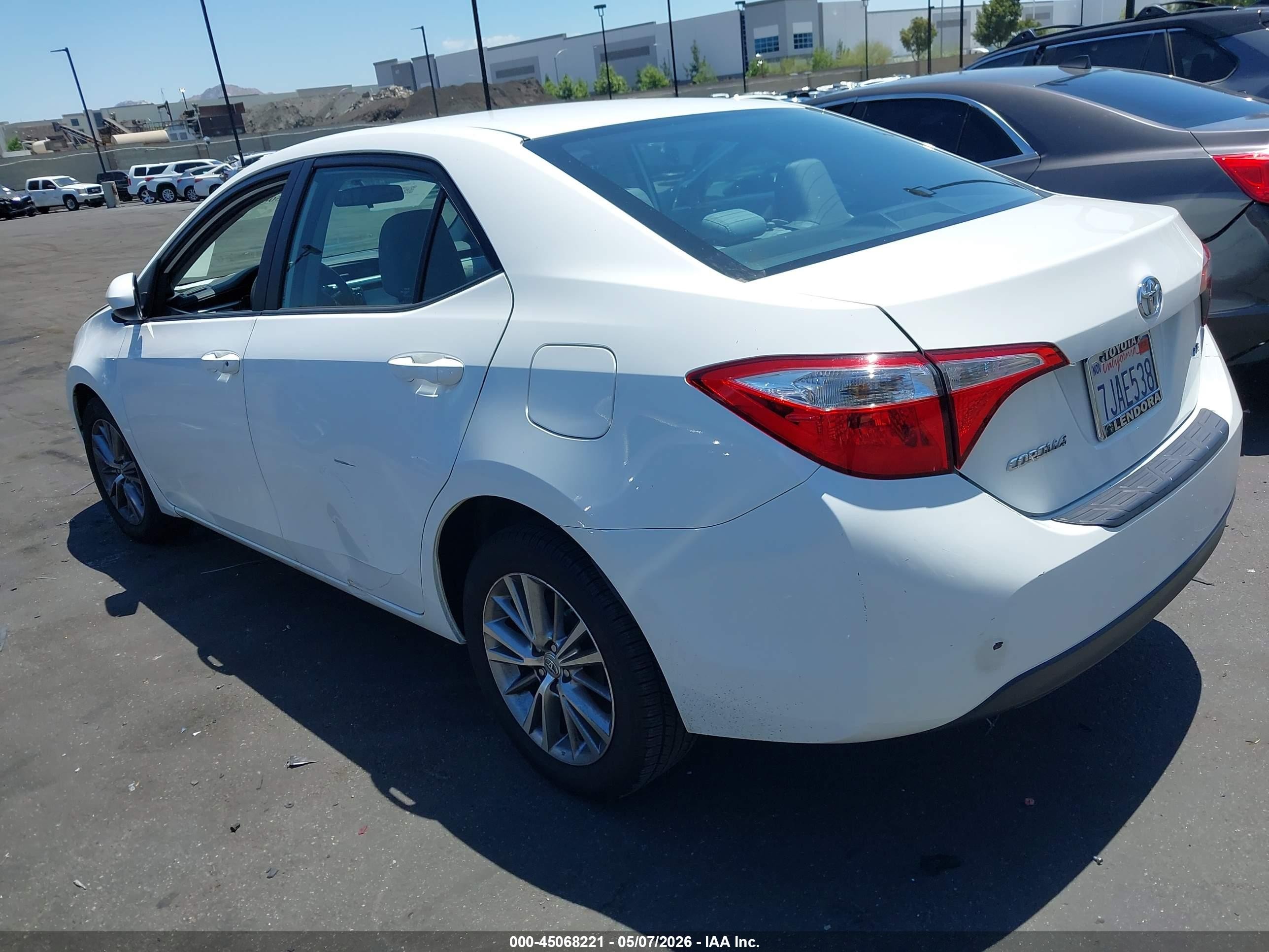 2015 Toyota Corolla Le Plus White vin: 5YFBURHEXFP210265