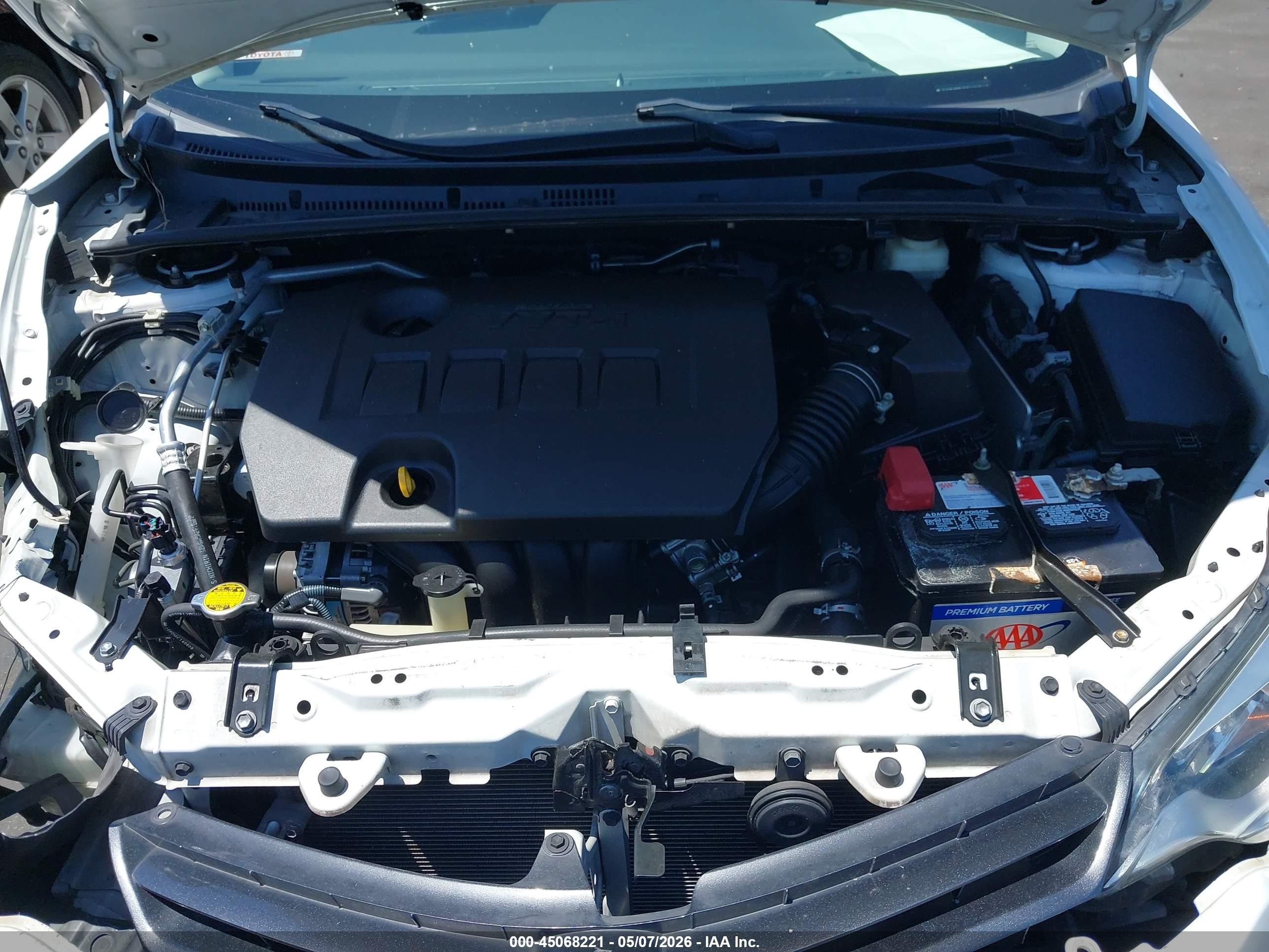 2015 Toyota Corolla Le Plus White vin: 5YFBURHEXFP210265