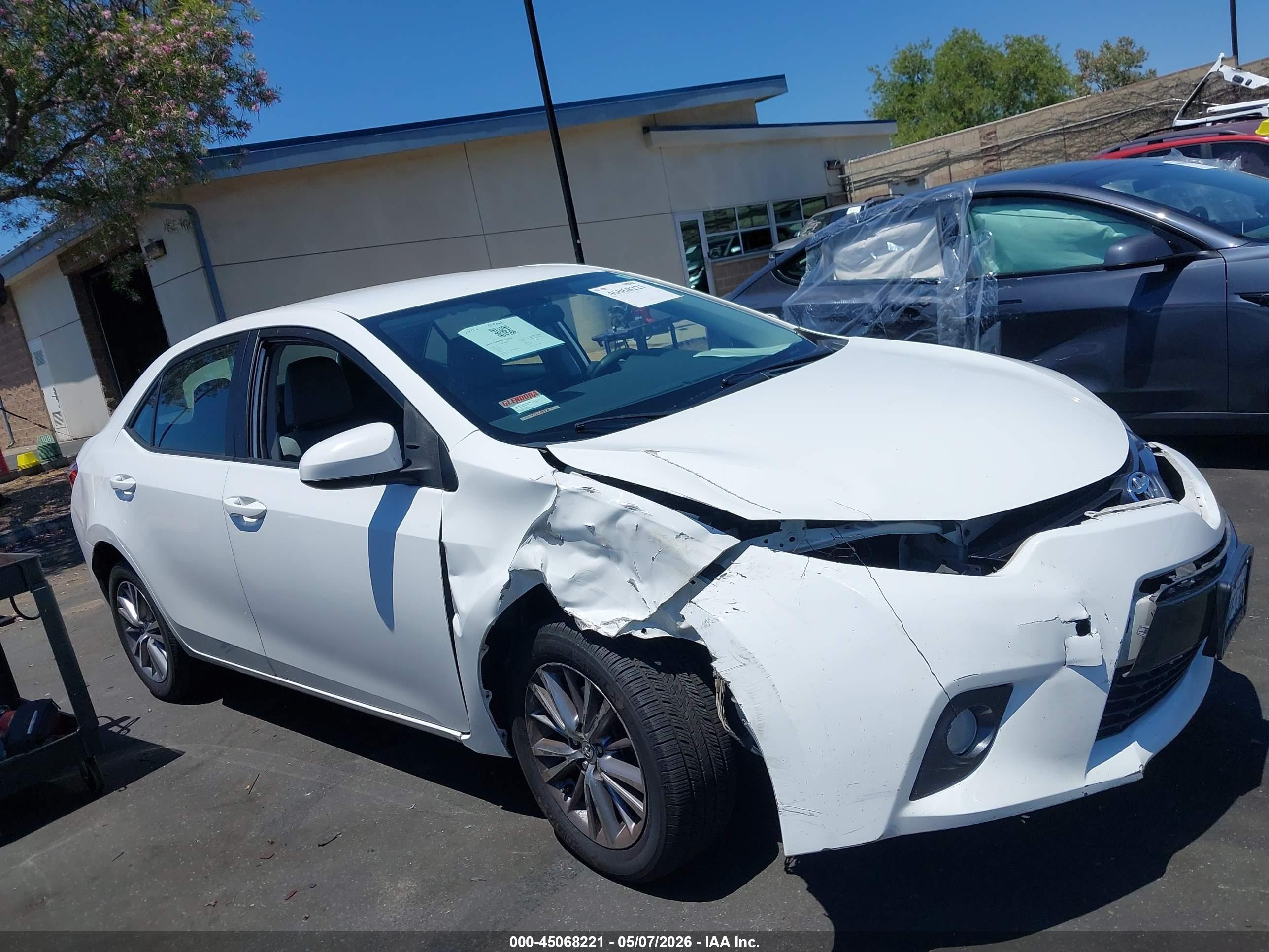 2015 Toyota Corolla Le Plus White vin: 5YFBURHEXFP210265