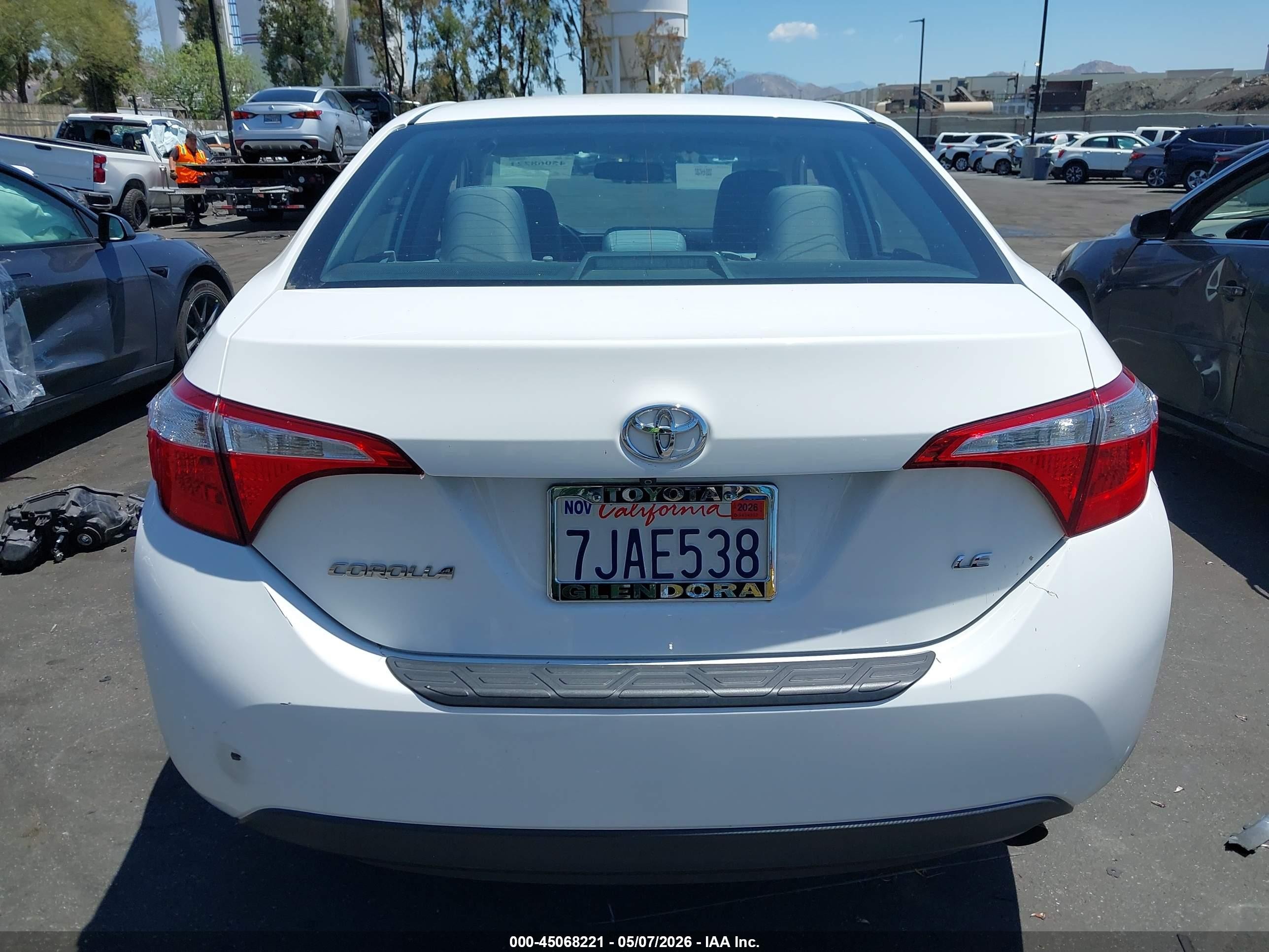 2015 Toyota Corolla Le Plus White vin: 5YFBURHEXFP210265