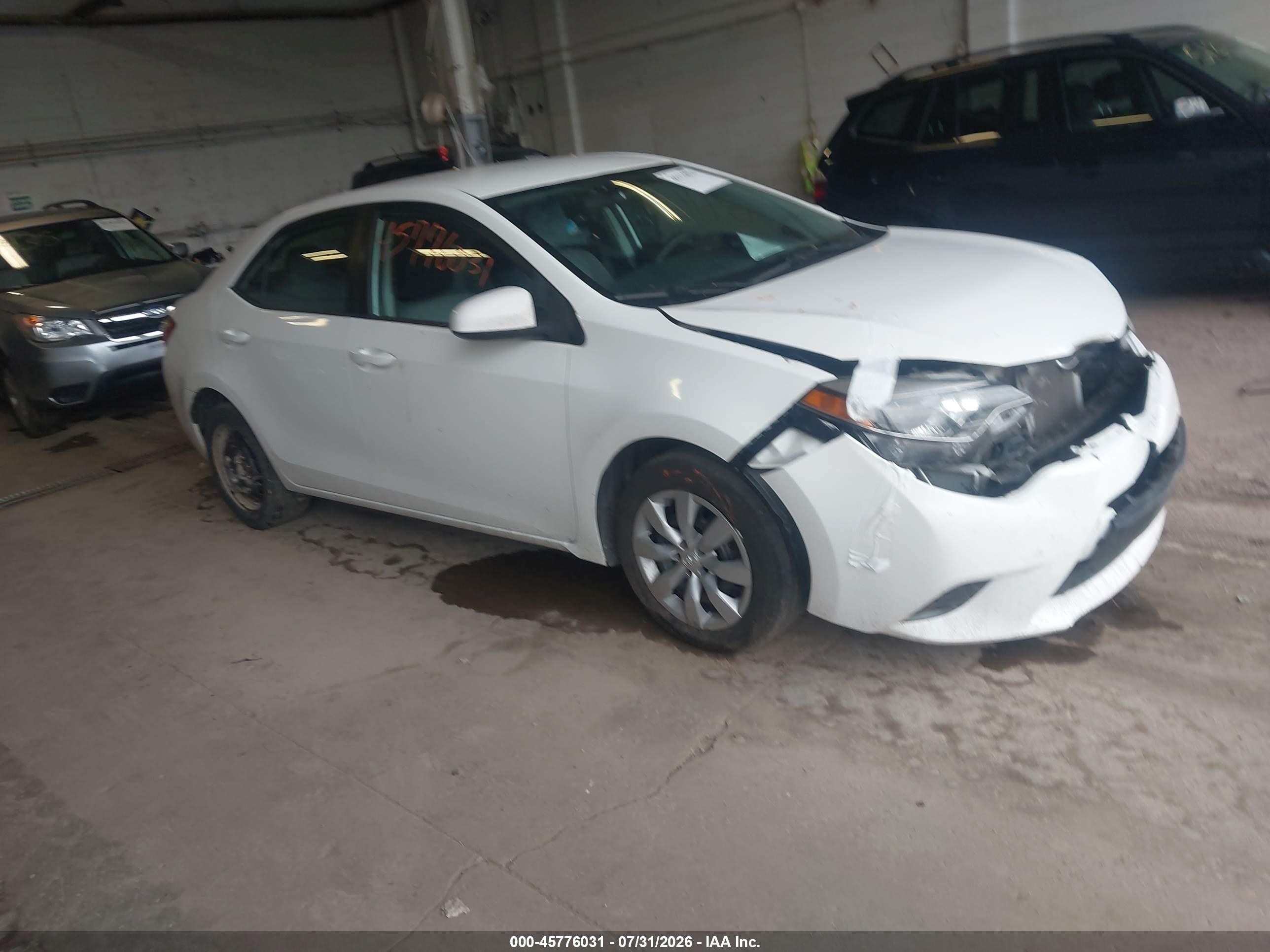2015 Toyota Corolla Le White vin: 5YFBURHEXFP226885