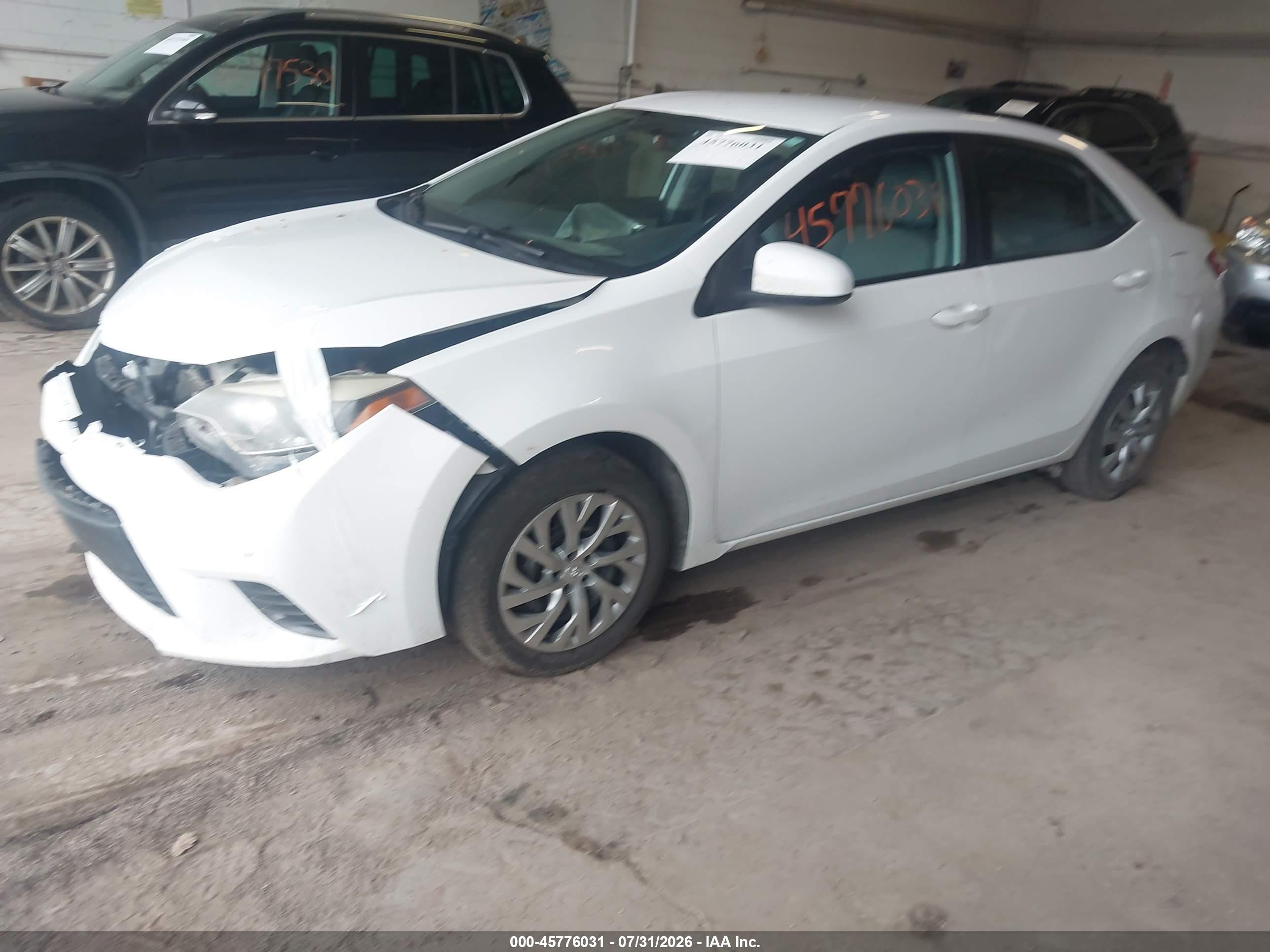 2015 Toyota Corolla Le Белый vin: 5YFBURHEXFP226885