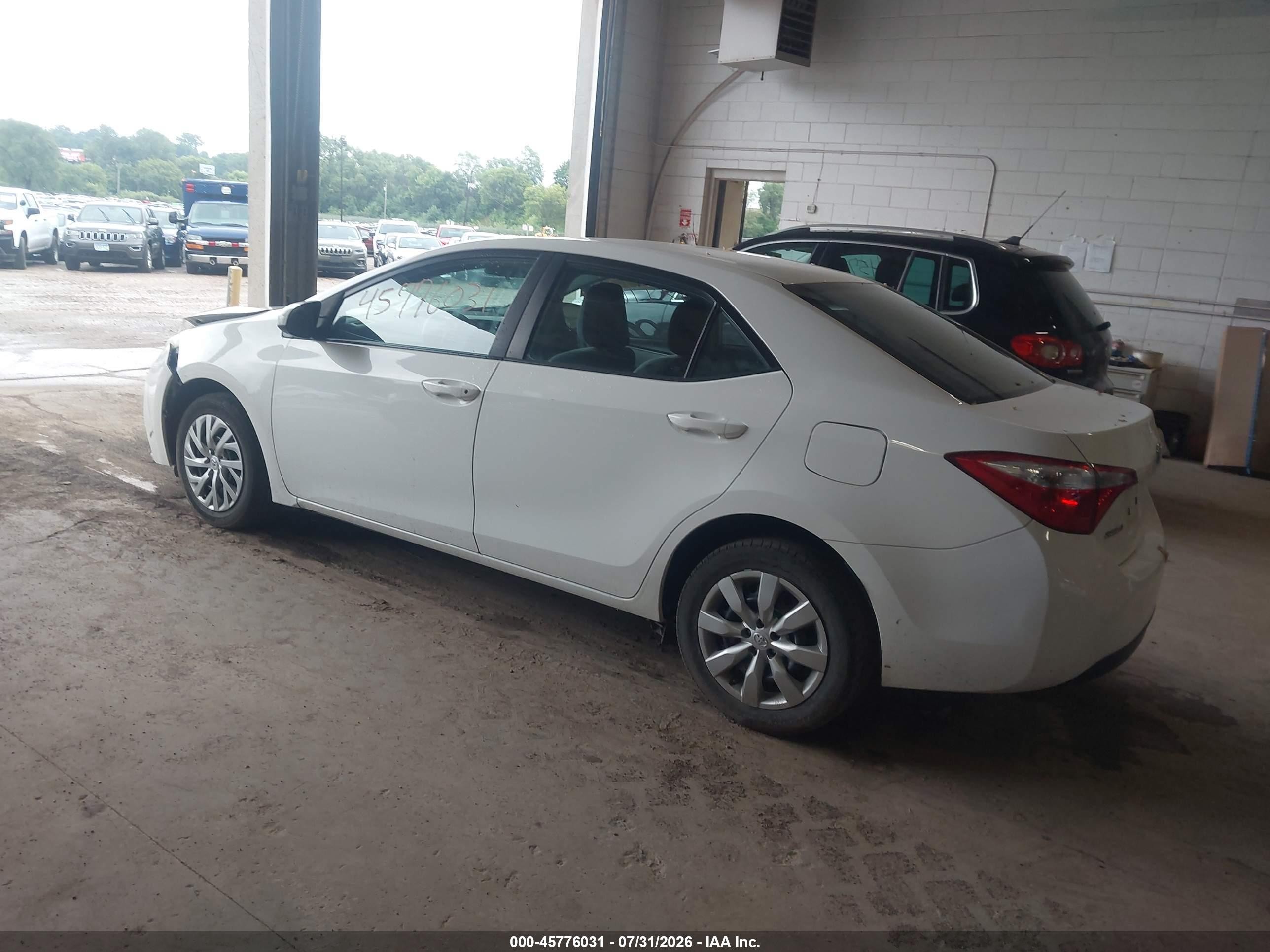 2015 Toyota Corolla Le Белый vin: 5YFBURHEXFP226885