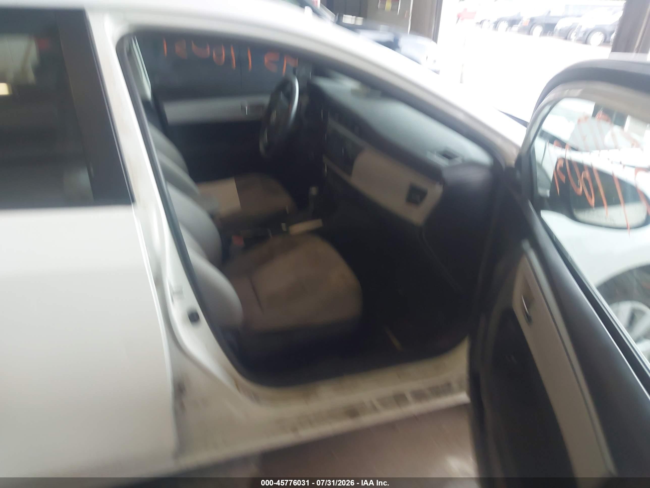 2015 Toyota Corolla Le Белый vin: 5YFBURHEXFP226885