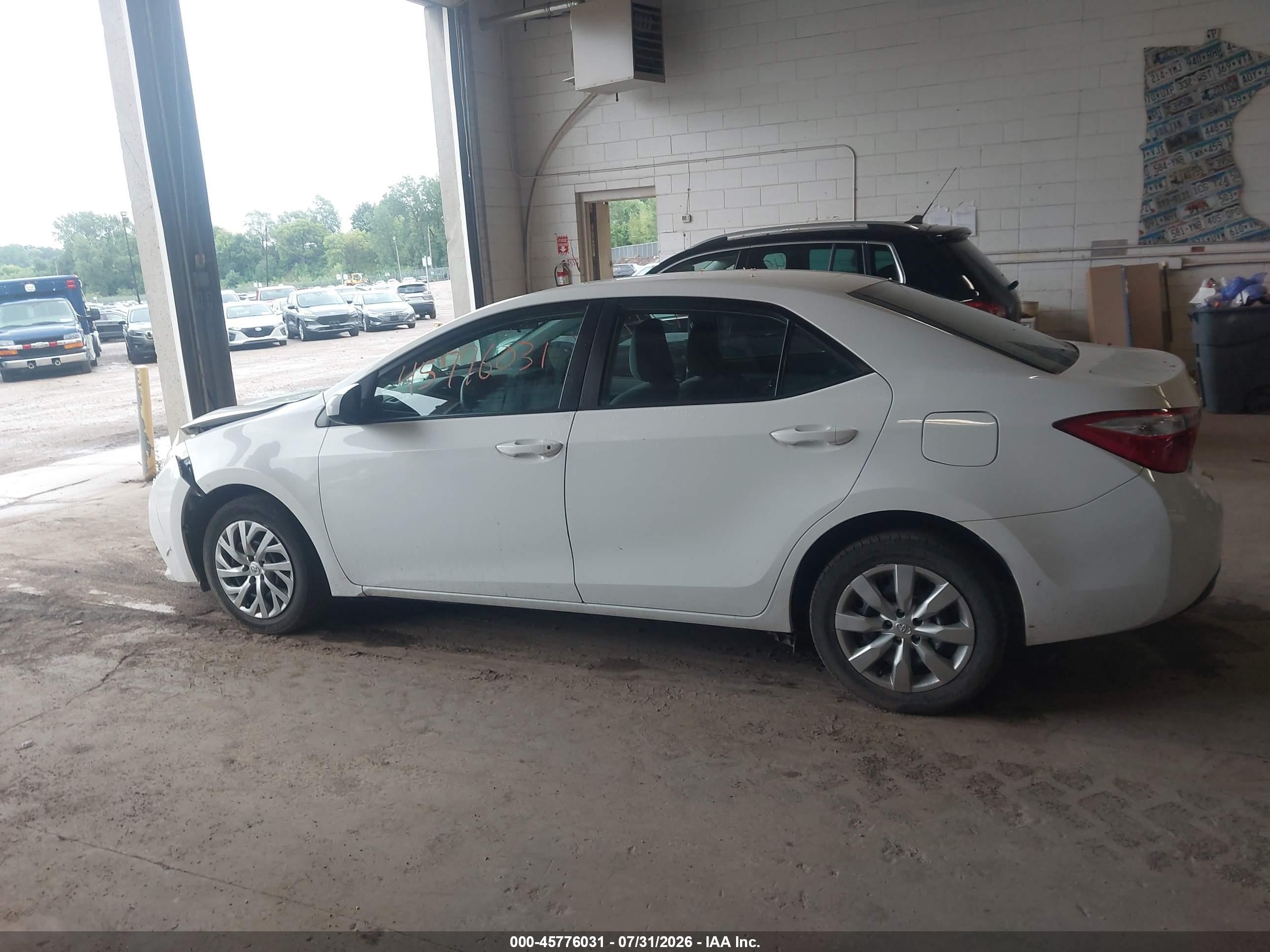 2015 Toyota Corolla Le Белый vin: 5YFBURHEXFP226885