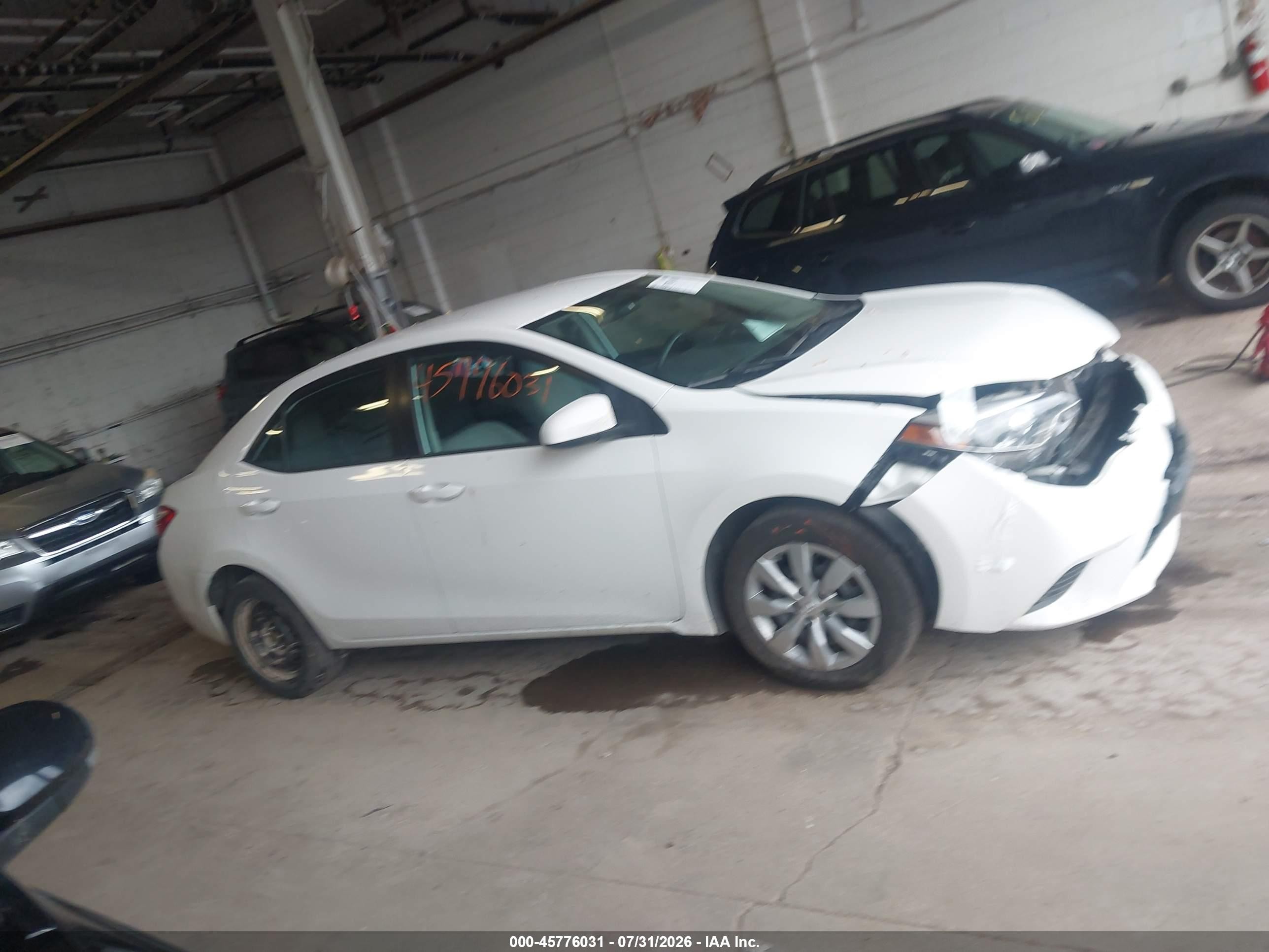 2015 Toyota Corolla Le Белый vin: 5YFBURHEXFP226885