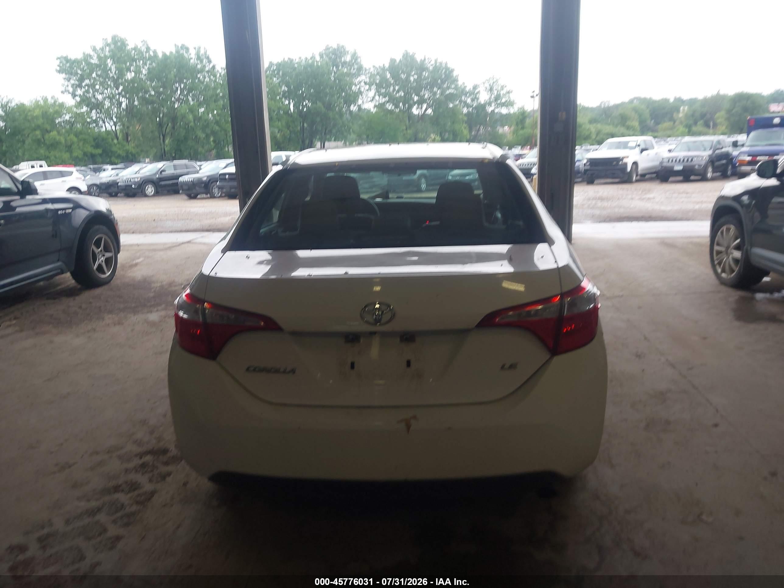 2015 Toyota Corolla Le Белый vin: 5YFBURHEXFP226885