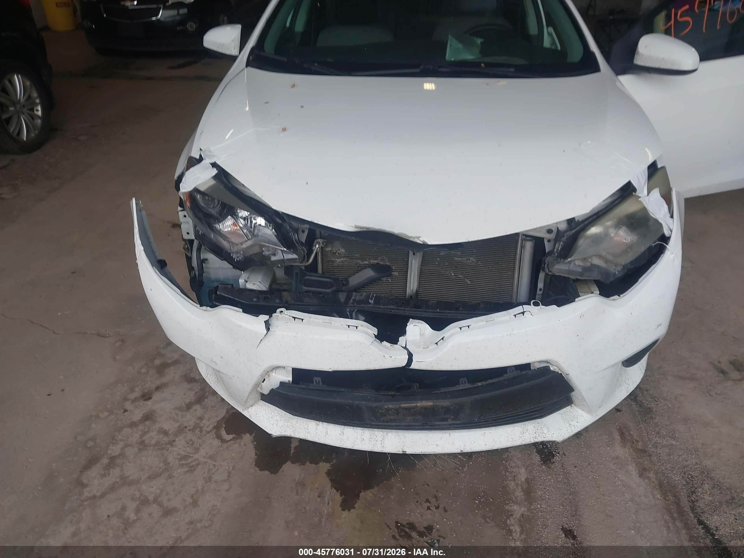 2015 Toyota Corolla Le Белый vin: 5YFBURHEXFP226885