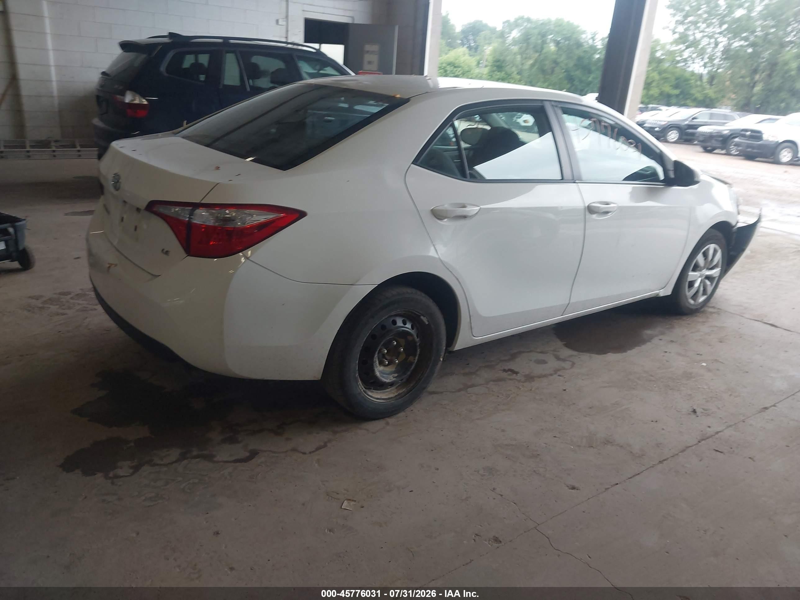 2015 Toyota Corolla Le Белый vin: 5YFBURHEXFP226885
