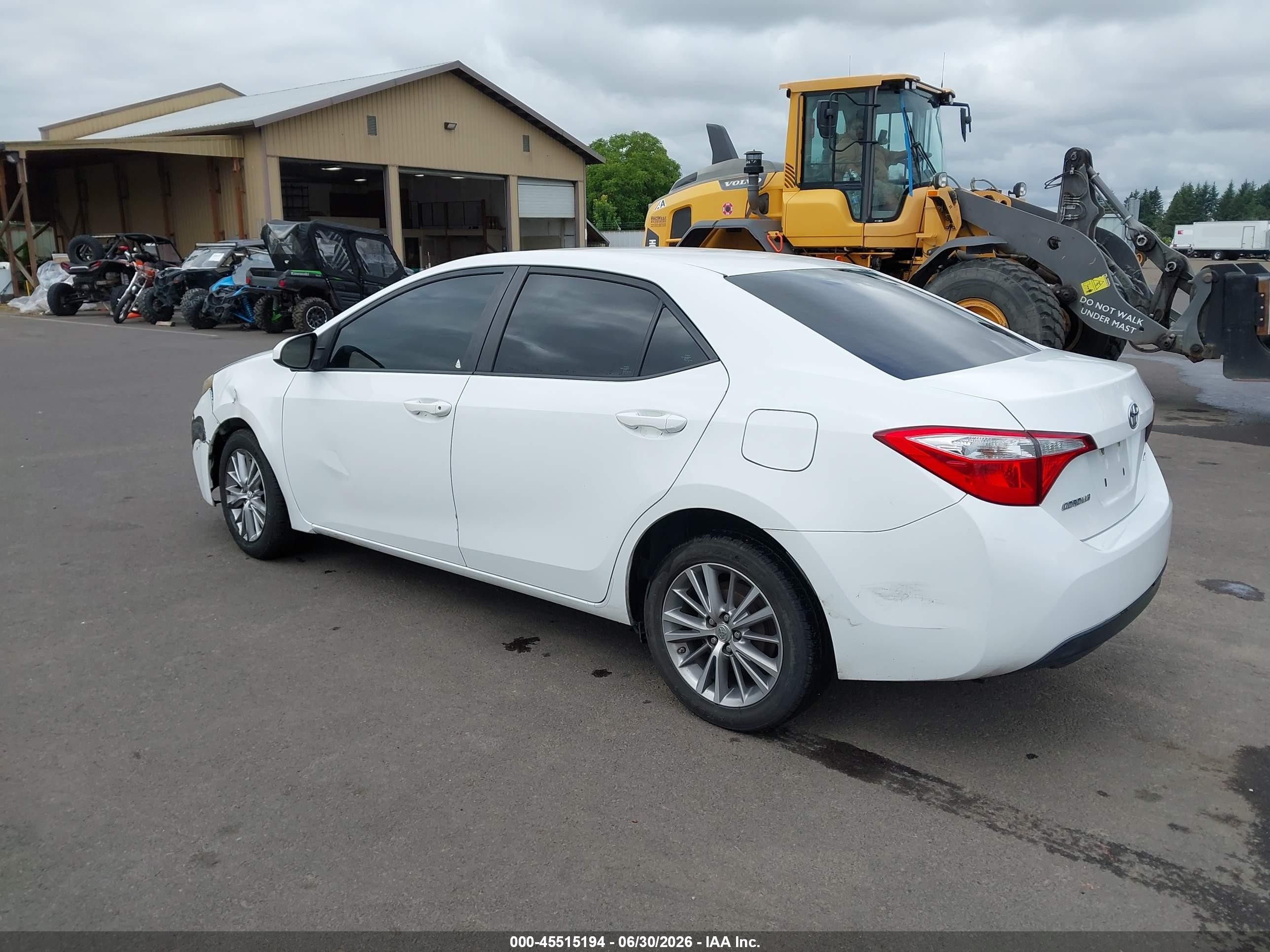 2015 Toyota Corolla Le Plus White vin: 5YFBURHEXFP240740
