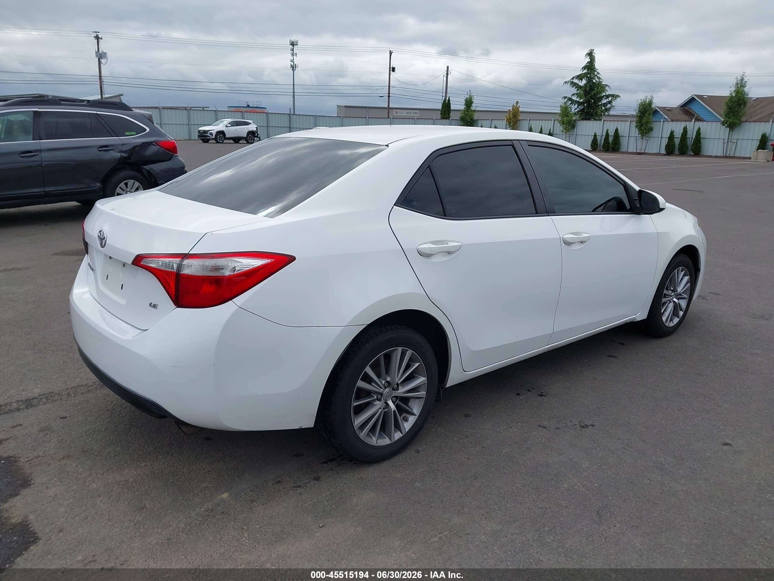 2015 Toyota Corolla Le Plus White vin: 5YFBURHEXFP240740