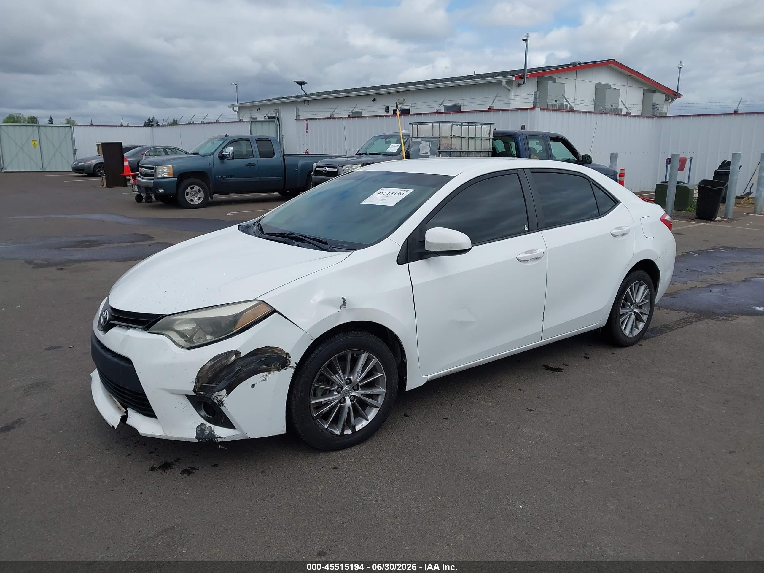 2015 Toyota Corolla Le Plus White vin: 5YFBURHEXFP240740